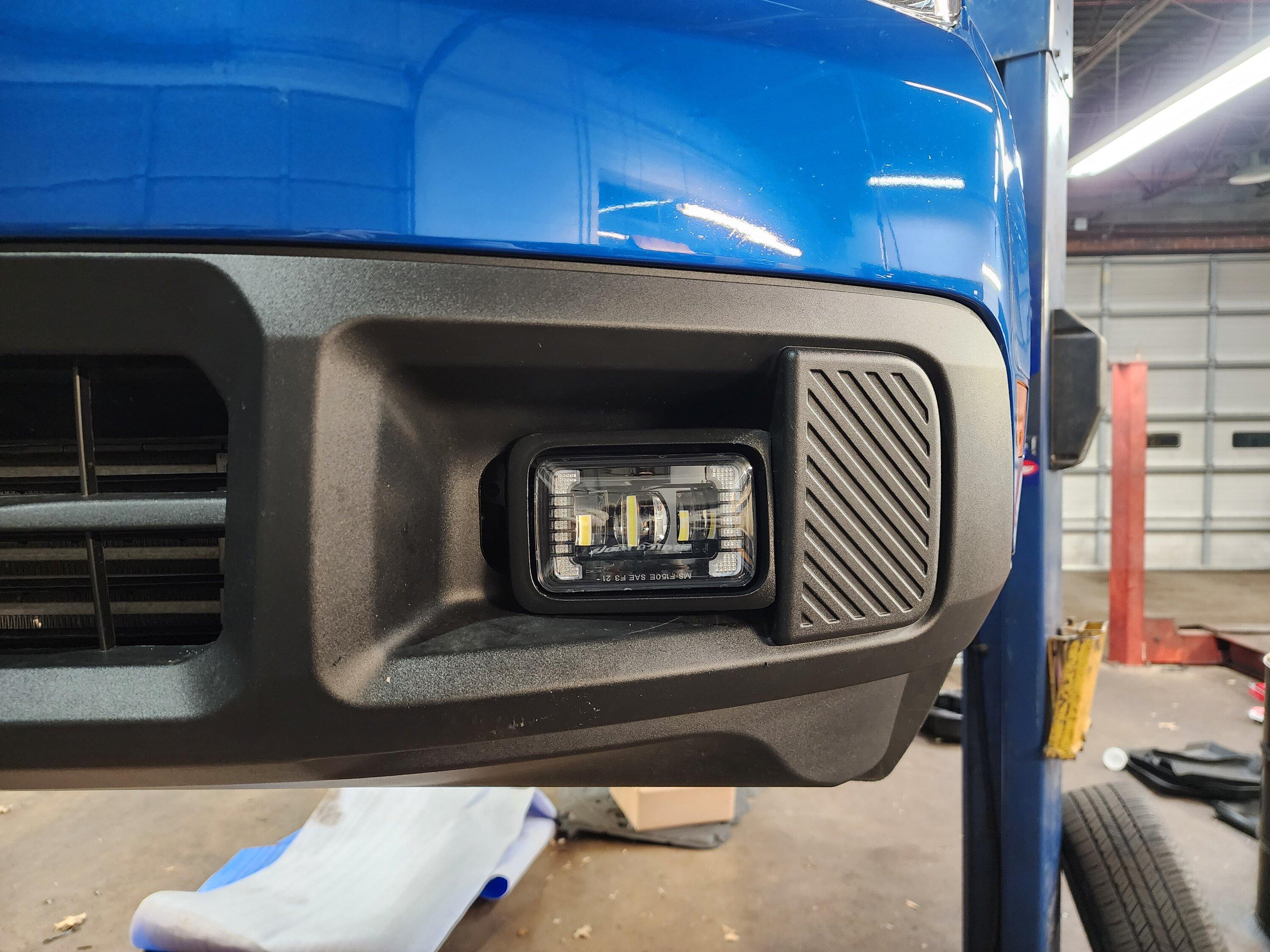 Ford Maverick 22 XL Lobo St Paddle shifters ,f150 Fog light Switch and Fog lights, Rotiforms Wheels Scale Suspension lowered and much more Oem Ford Accesories. 20230123_175948