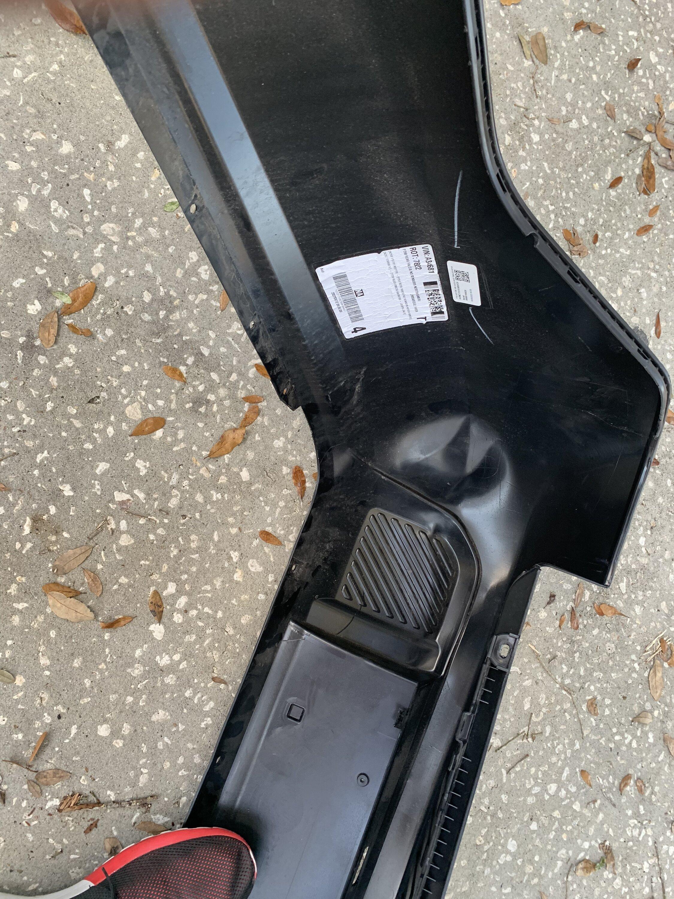 Ford Maverick XL/XLT Slightly Damaged Rear Bumper Cover and Absorber 5F3FD9C9-89F2-4DB6-B18C-30CD9938E34C