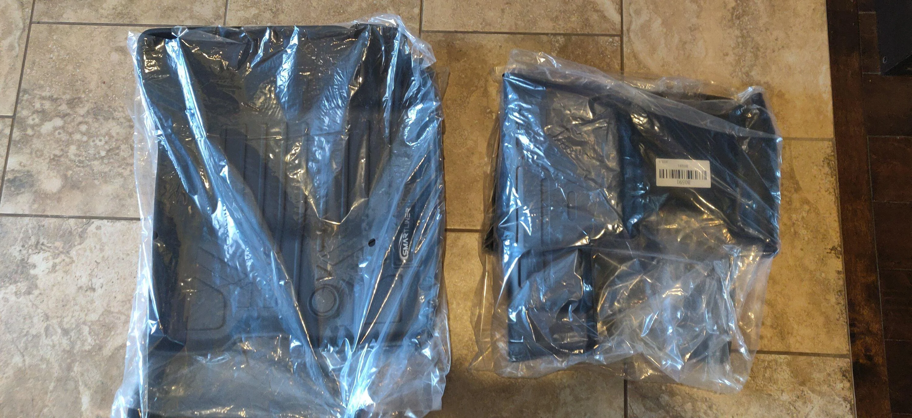 Ford Maverick Smart liner / HYBRID floor mats unboxing IMG_20230203_103004