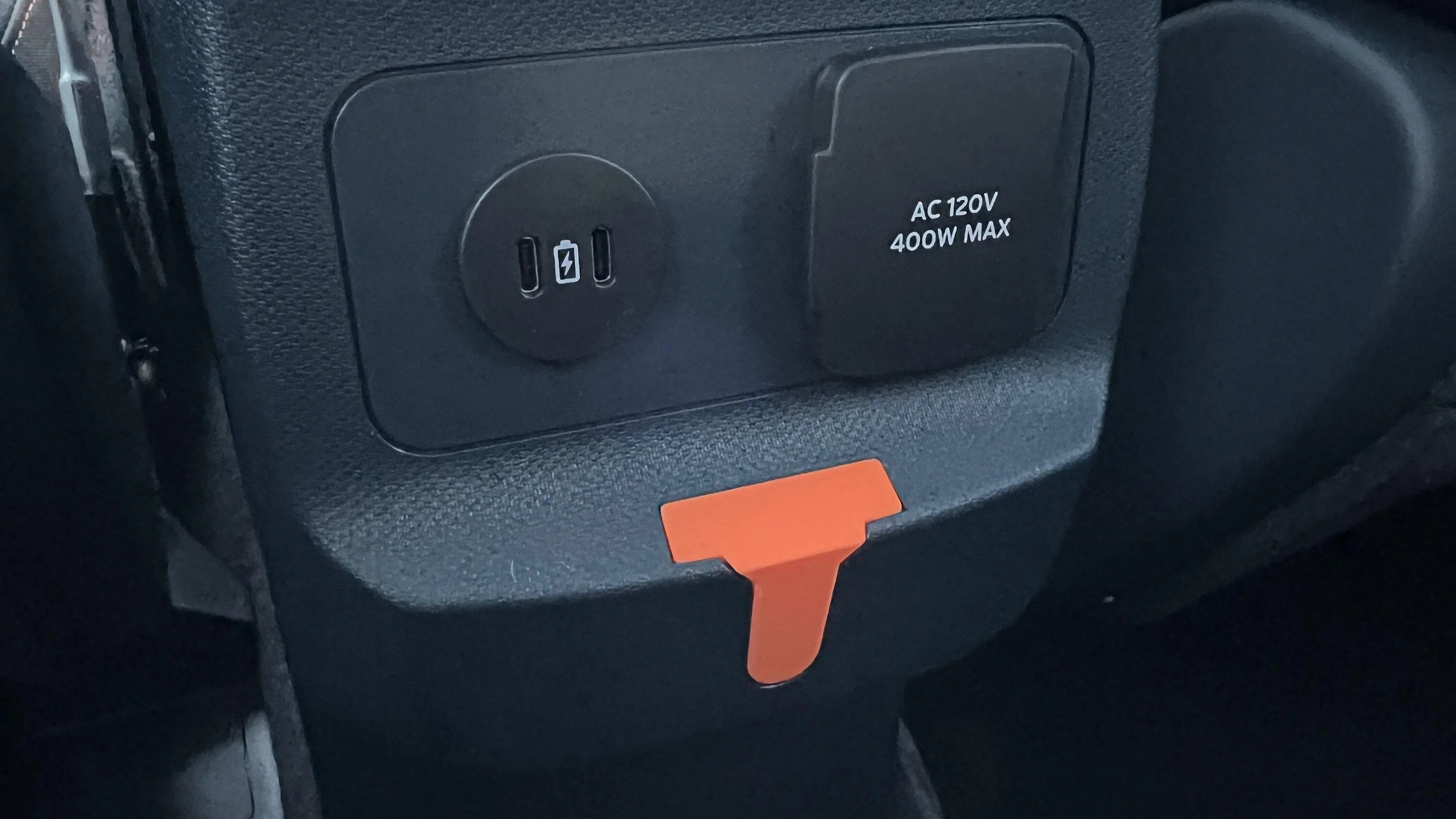 Ford Maverick Does USB plug come with 110V 400W inverter option inside cab? C5FAC248-0888-40F5-9DEB-DC547199DA2A