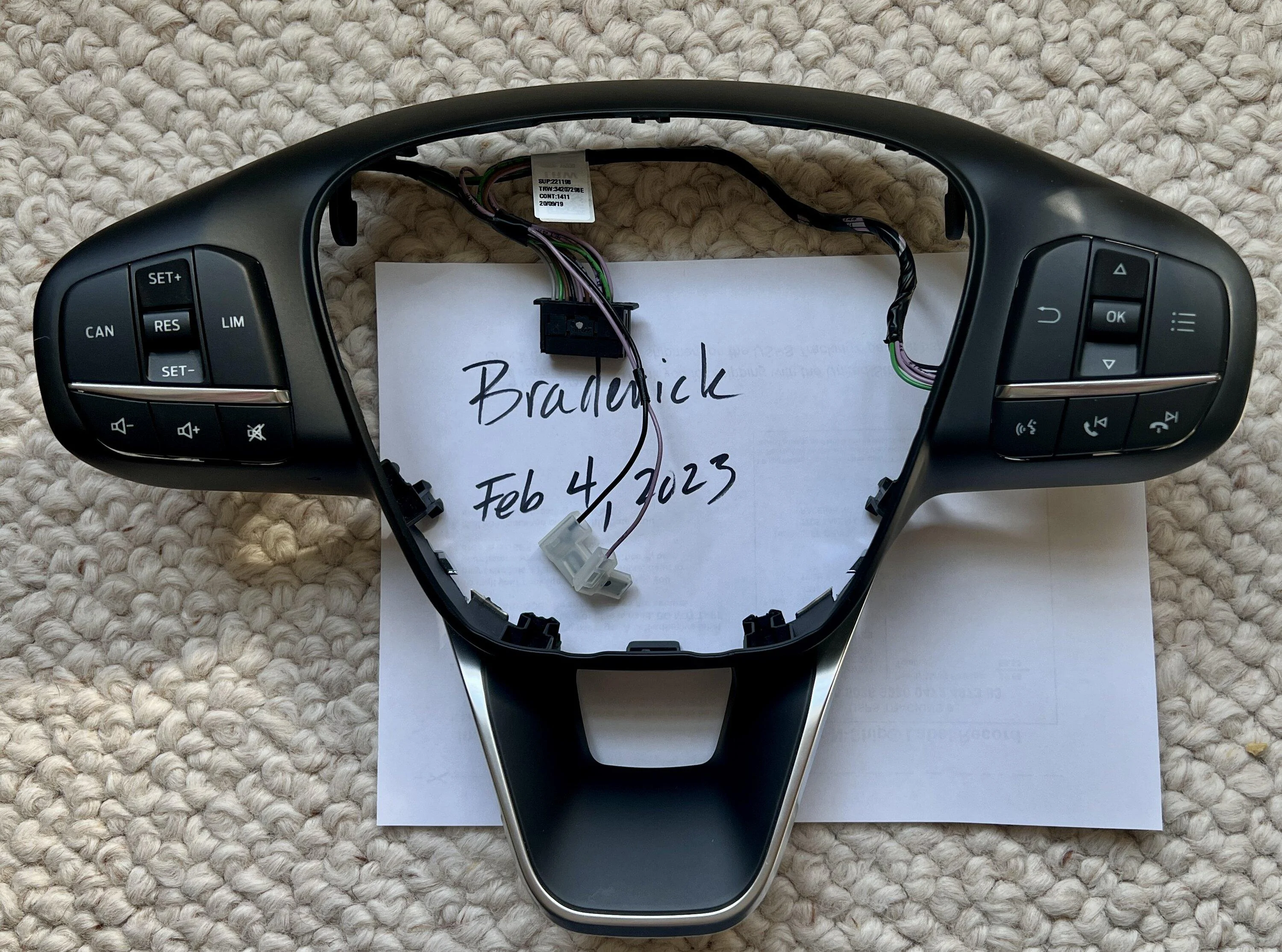 Ford Maverick Steering wheel cowl/surround IMG_5312