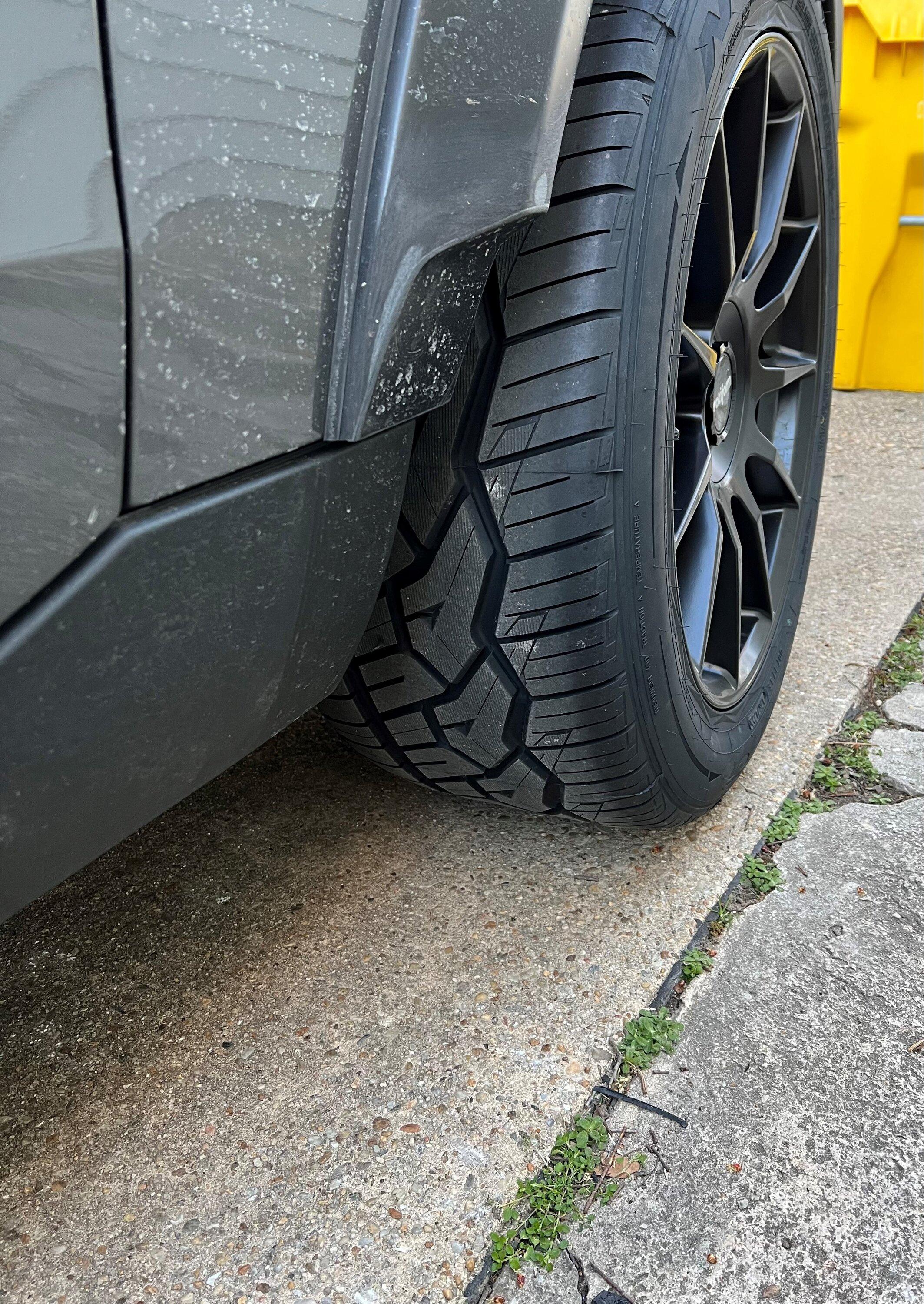 Ford Maverick Test fit - Rotiform DTM 20x10 - 295/45 4