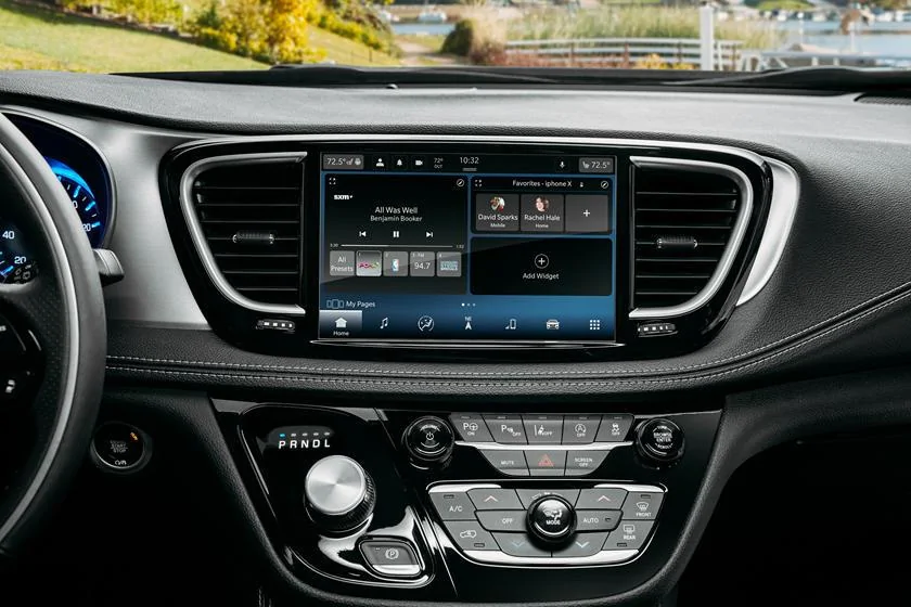 Ford Maverick Instinctively reaching for a shift lever... is it just me? 2023-chrysler-pacifica-central-console-carbuzz-675107 (1)