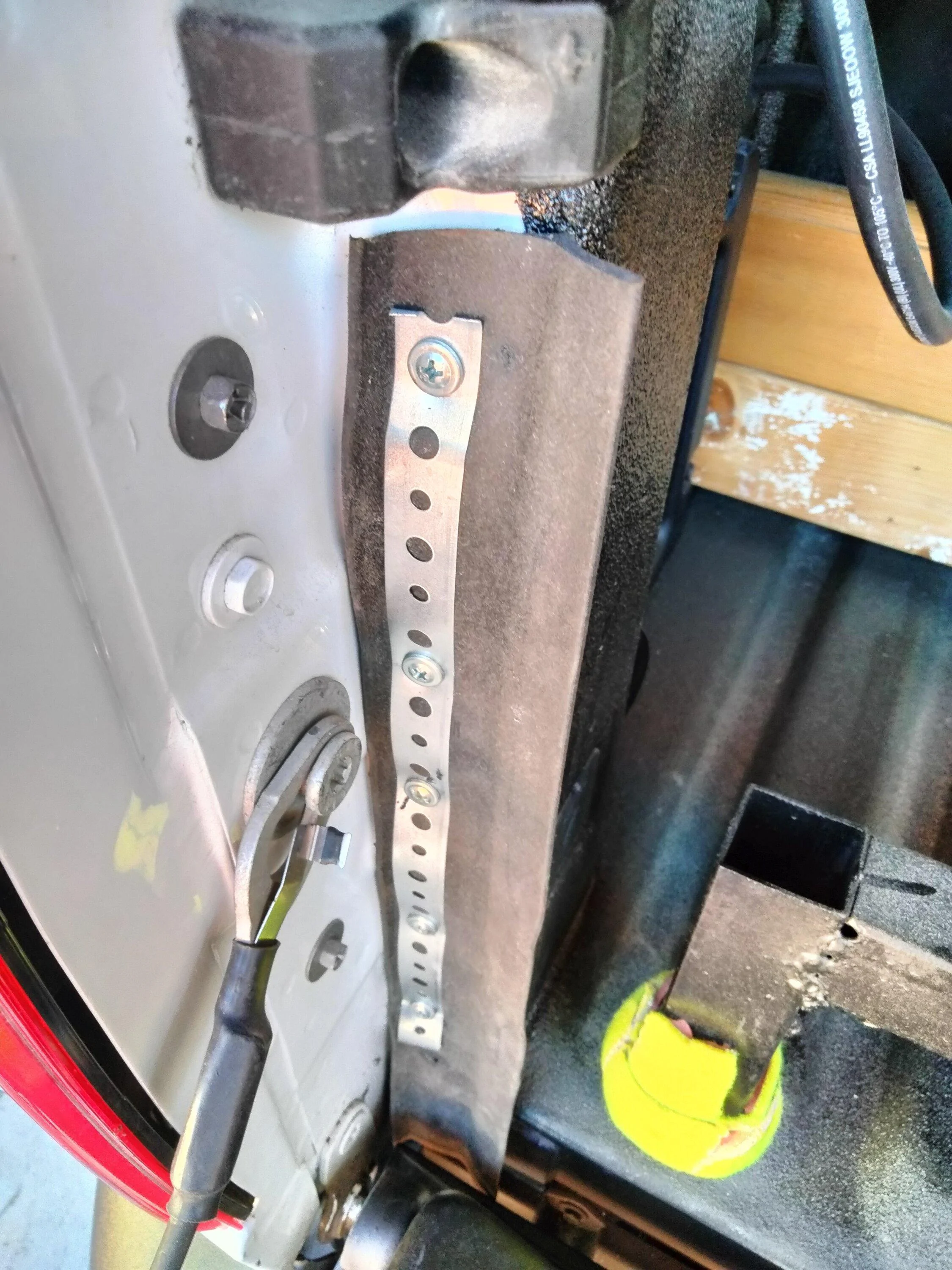 Ford Maverick A.R.E. V-Series Bed Cap installed! IMG20230215100541