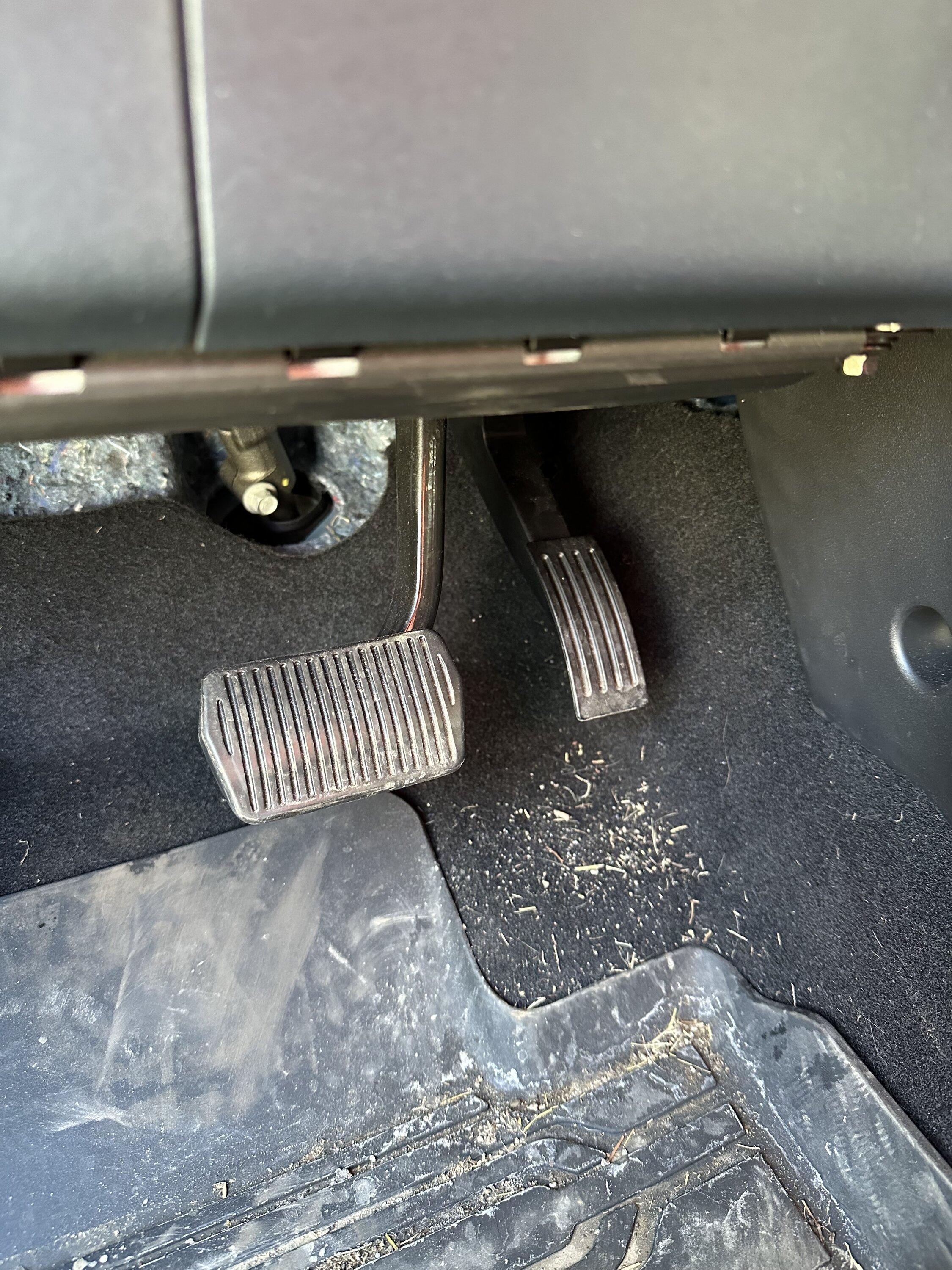 Ford Maverick Plastic gas pedal ? IMG_0814
