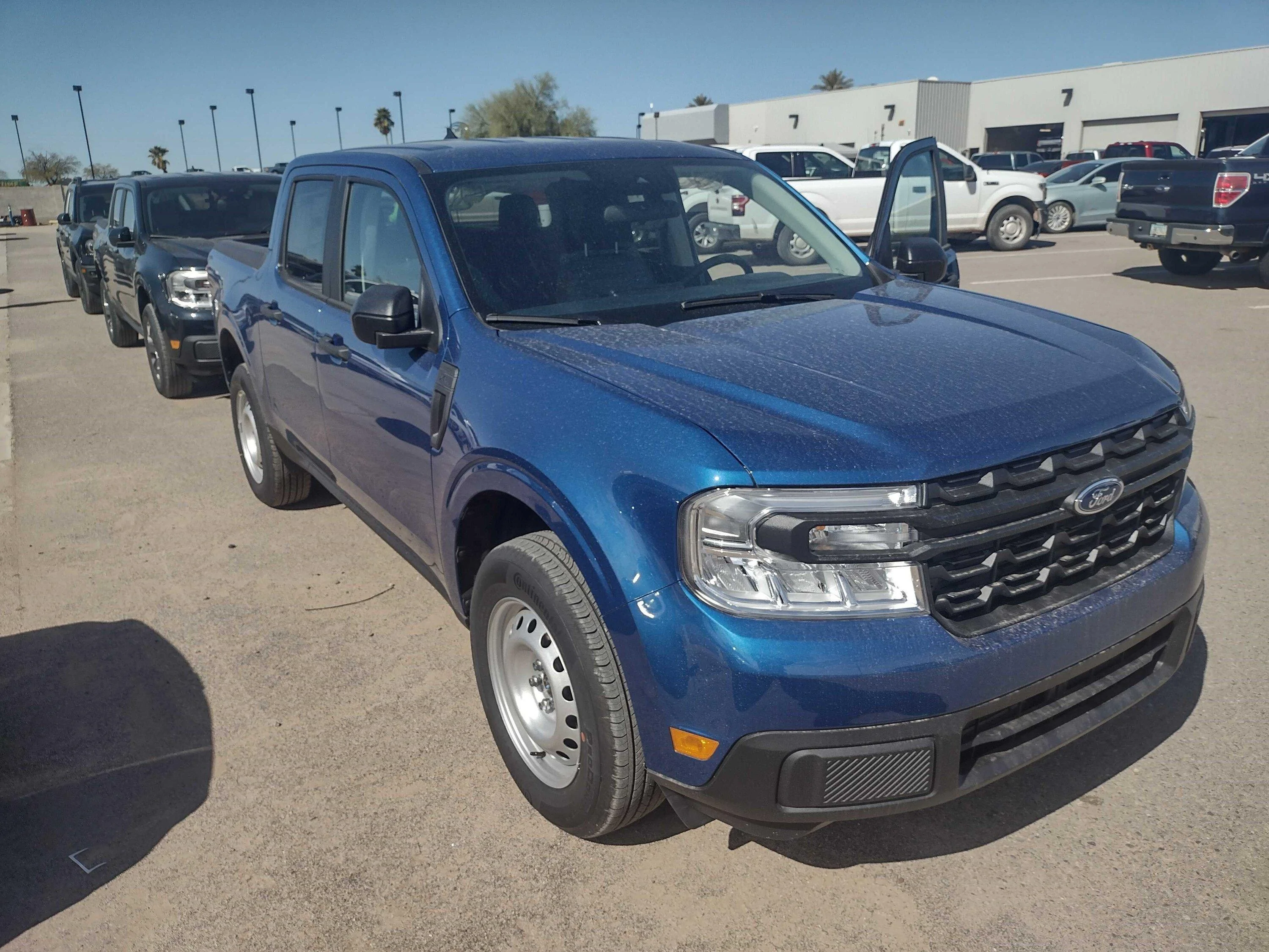 23 Maverick Atlas blue.jpg