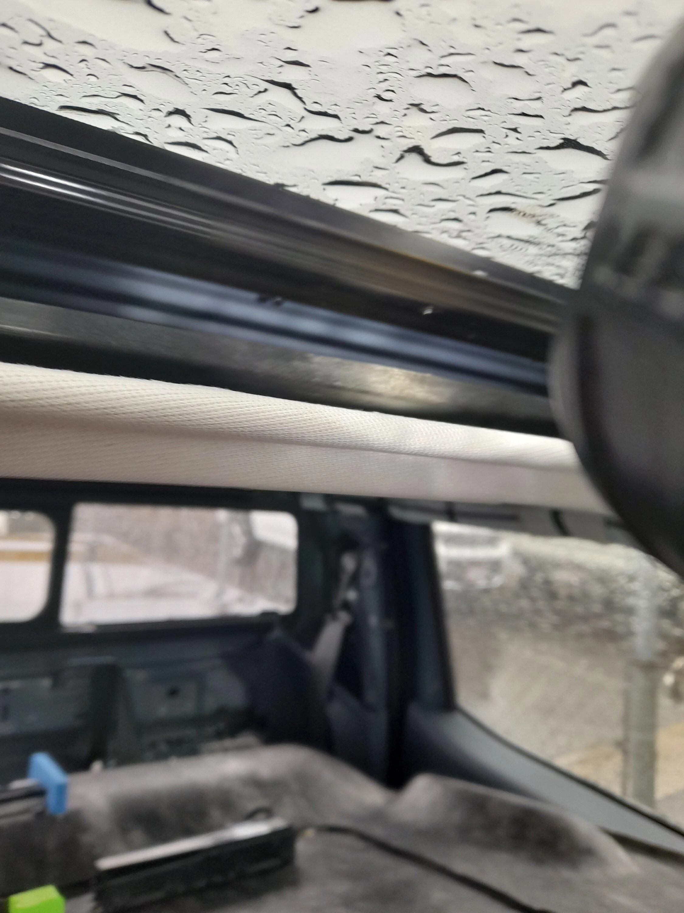 Ford Maverick Sunroof leaks foggy inside condensation 20230224_131740