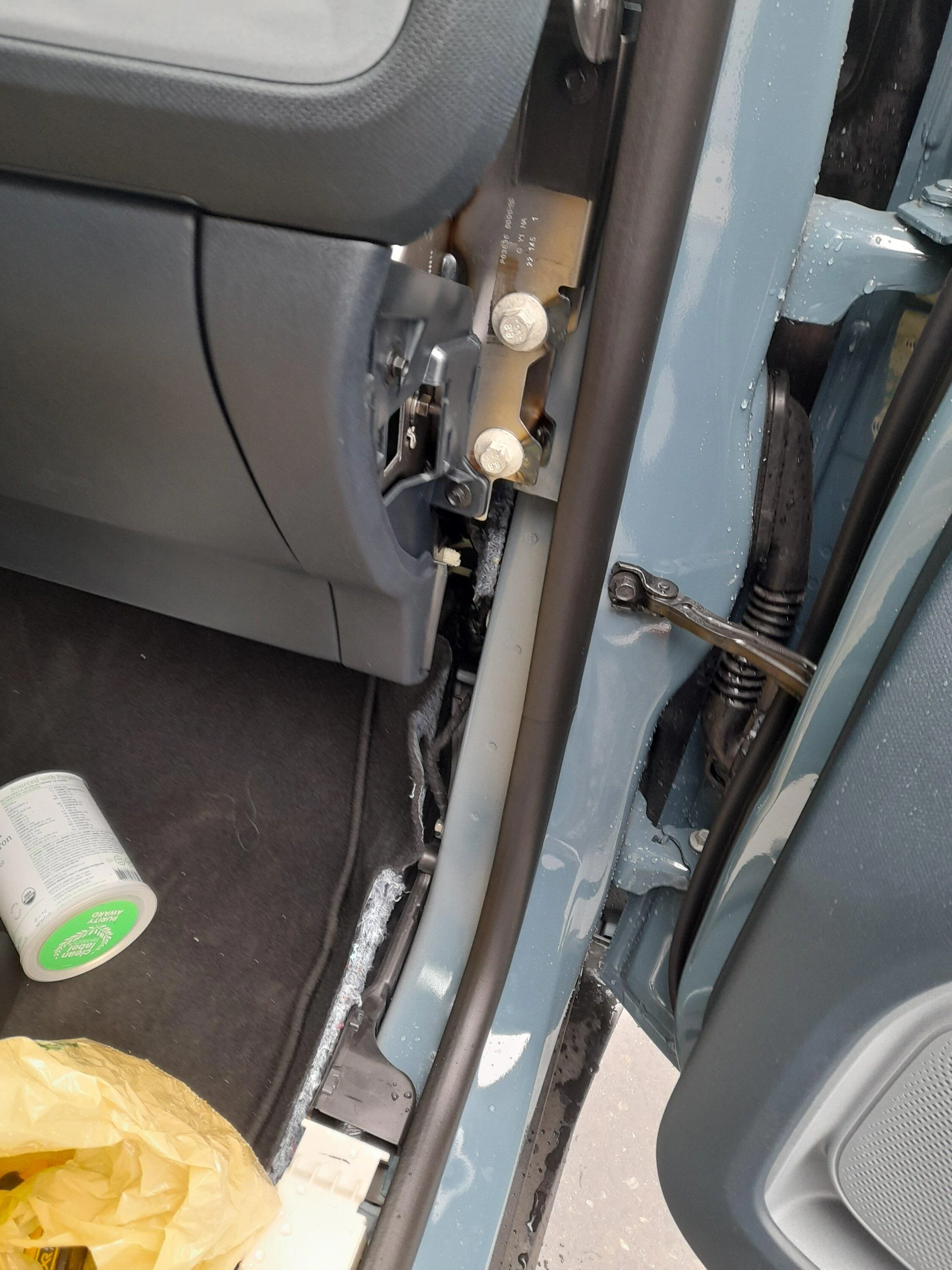 Ford Maverick Sunroof leaks foggy inside condensation 20230224_133458
