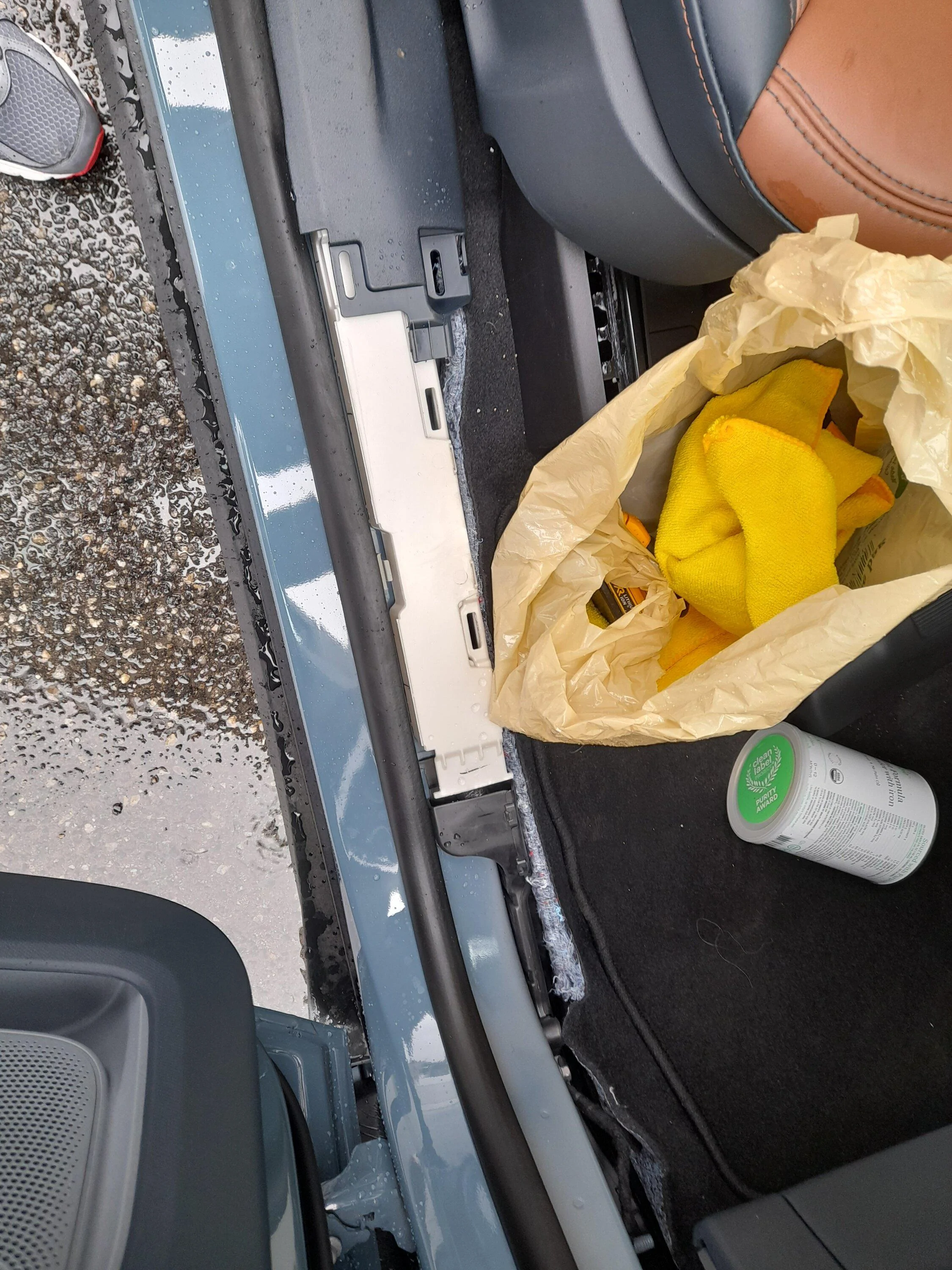 Ford Maverick Sunroof leaks foggy inside condensation 20230224_133507