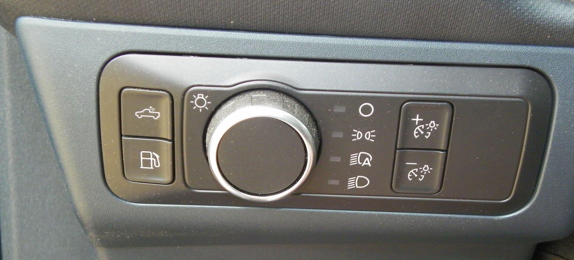 Ford Maverick TX State Fair Auto Show Buttons on Dash left of Steering Wheel.JPG