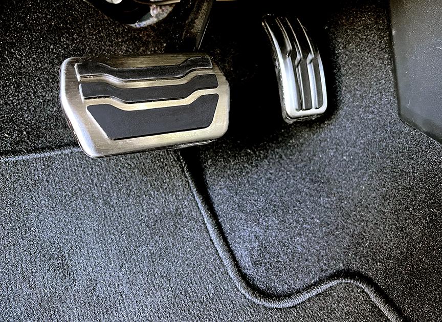 Ford Maverick Best accessories you've added to your Maverick? Maverick_pedals_01