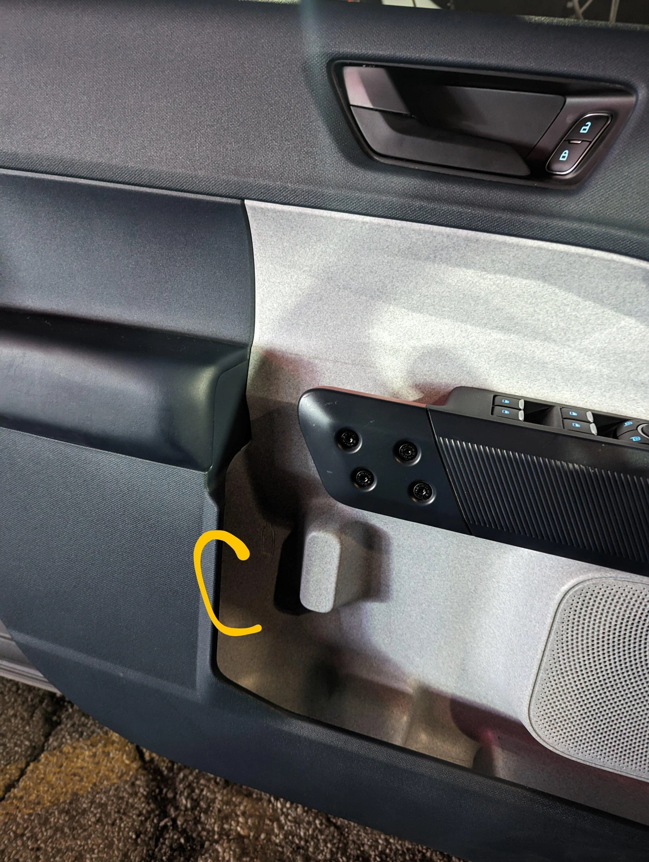 Ford Maverick Interior door handles awkward to grab PXL_20230301_001702236~2