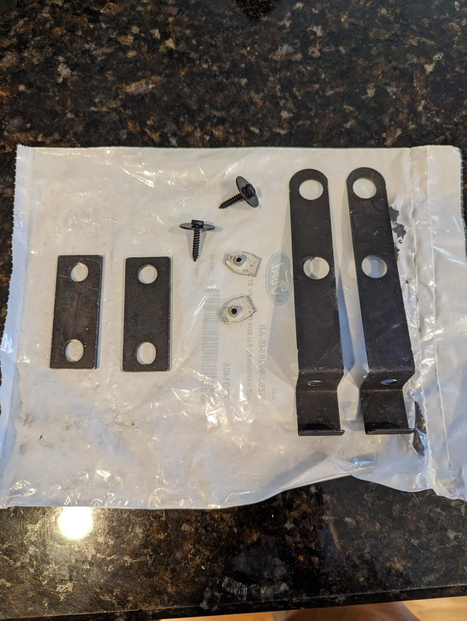 Ford Maverick Bed Tray Liner Kit does not come with hardware PXL_20230228_183253292
