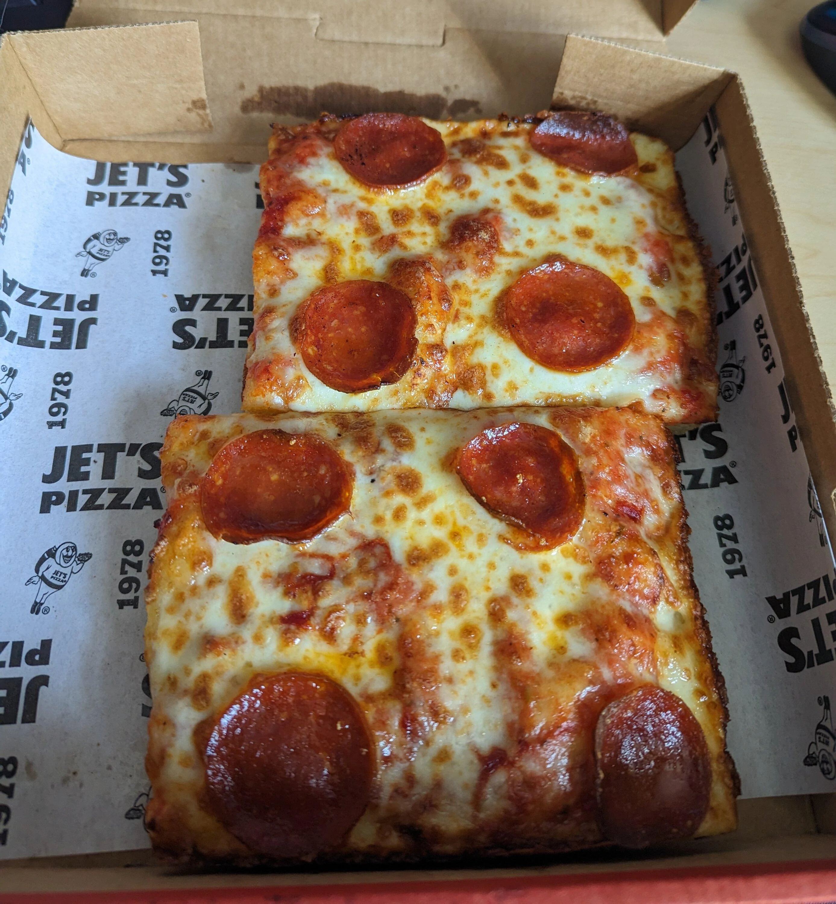 Ford Maverick Back seat pizza … PXL_20230301_194926308.MP