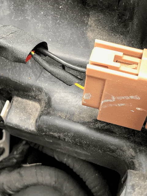 Ford Maverick 💡 Converting the Maverick side badge to a signal lamp light -- DIY how-to and result video [night video added] Passenger side turn signal wiring