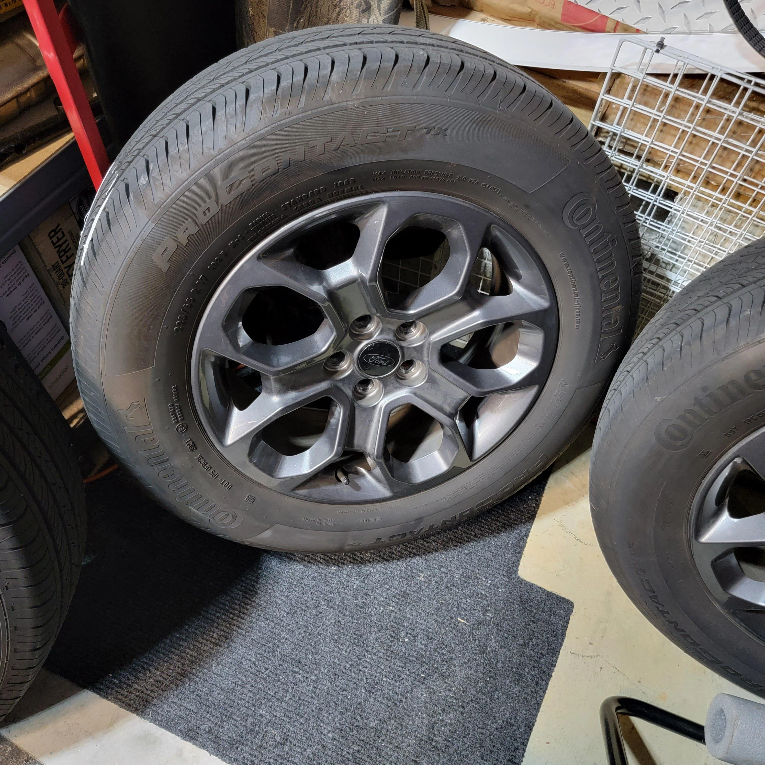 Ford Maverick XLT rims w/ Continental contact tires 1678327428274452986700550732621