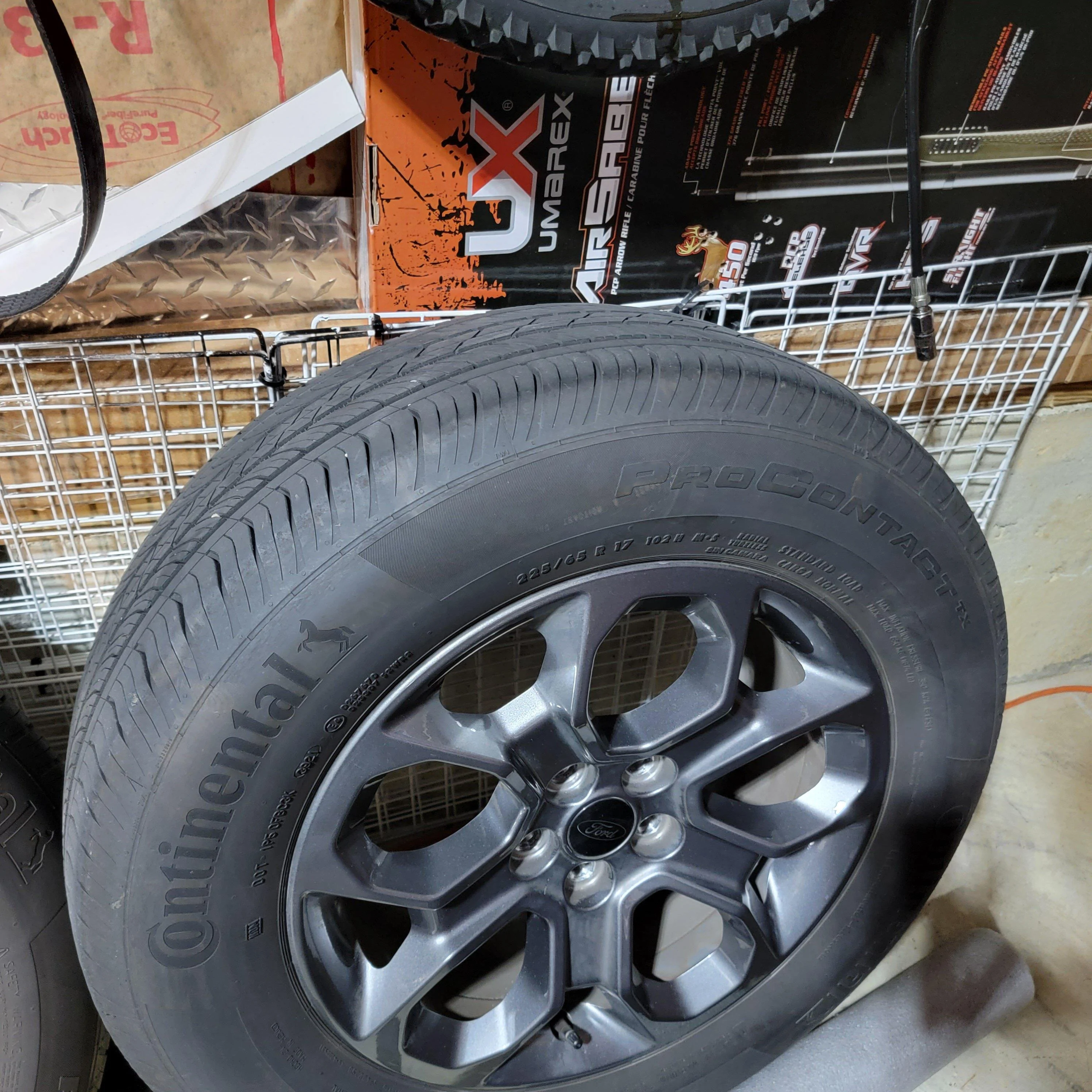 Ford Maverick XLT rims w/ Continental contact tires 16783274472412663114192847427593