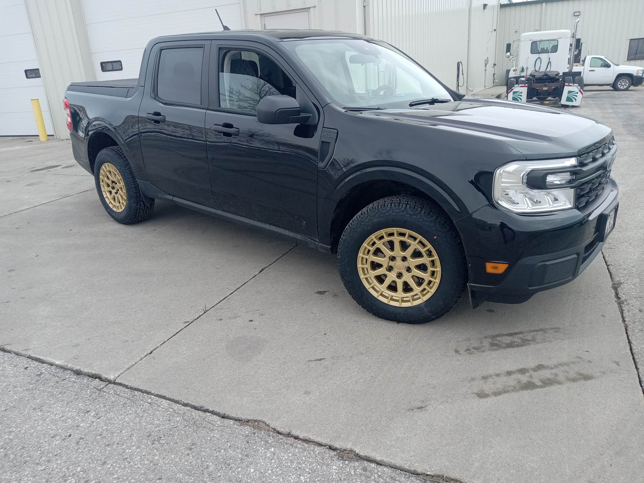 Ford Maverick XL on 245/65r17 Nexen tires + Gold Black Rhino wheels. No lift and no poke 335454860_588568043170266_6380725528504693554_n