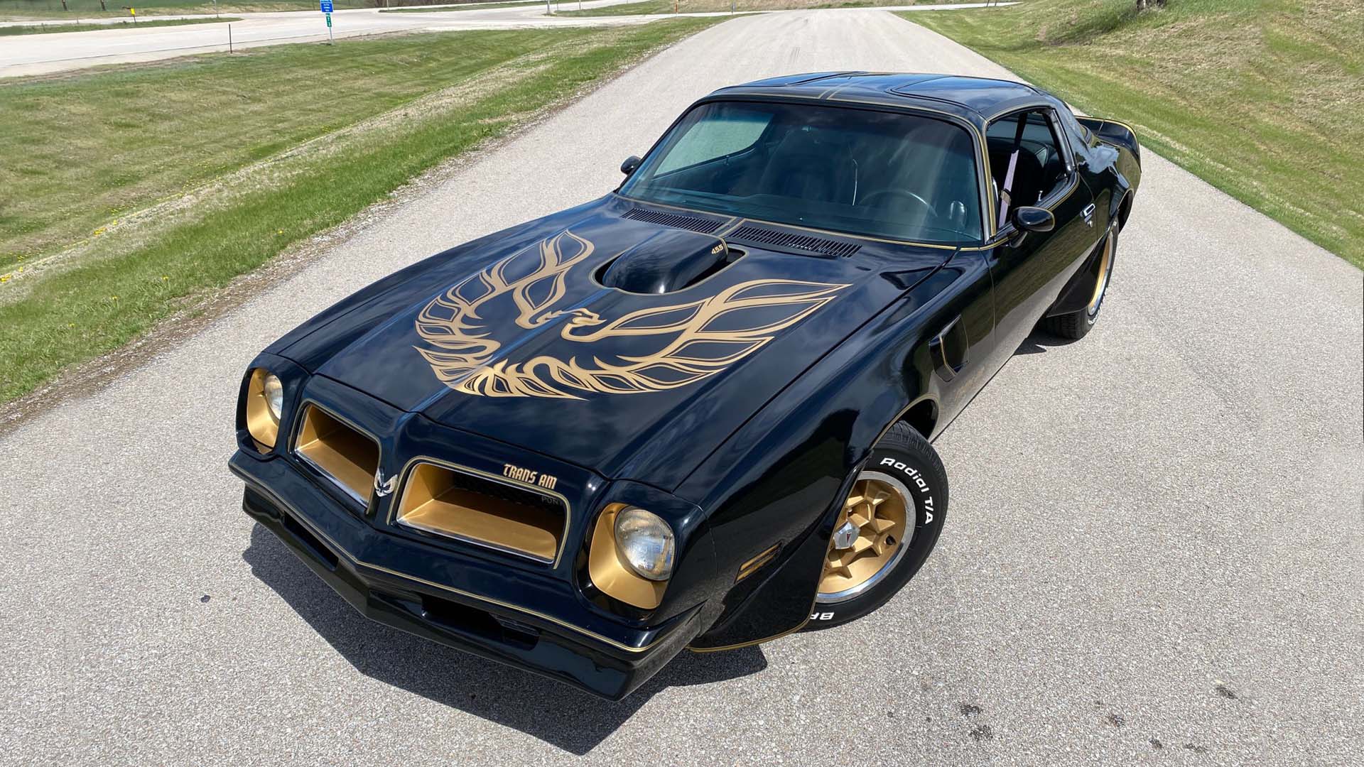 Ford Maverick XL on 245/65r17 Nexen tires + Gold Black Rhino wheels. No lift and no poke 1976-pontiac-trans-am-6