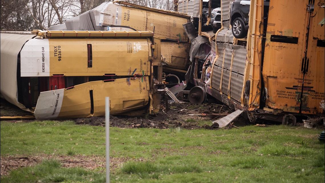 Ford Maverick CSX Train Derails in Kentucky With Ford Mavericks Among Cargo 😟 f1b25c86-2e94-4897-a580-d71082e47a3a_1140x641