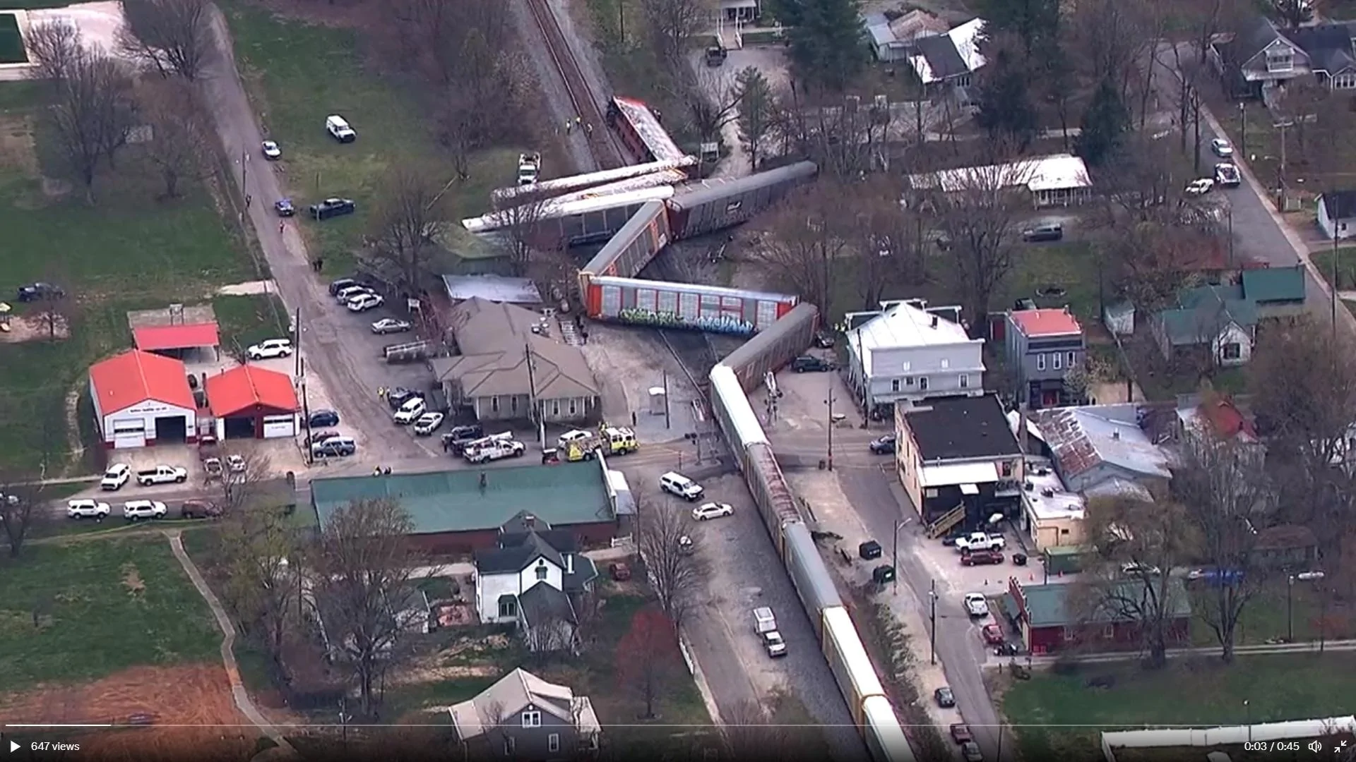 Ford Maverick CSX Train Derails in Kentucky With Ford Mavericks Among Cargo 😟 train2