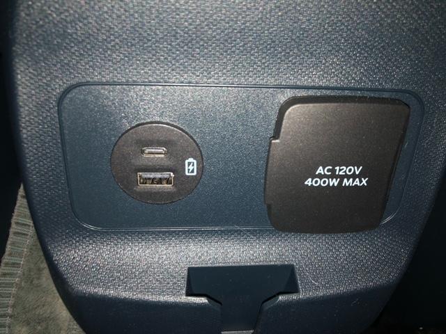 Ford Maverick Do you have dual USB-C backseat USB connections?? 33