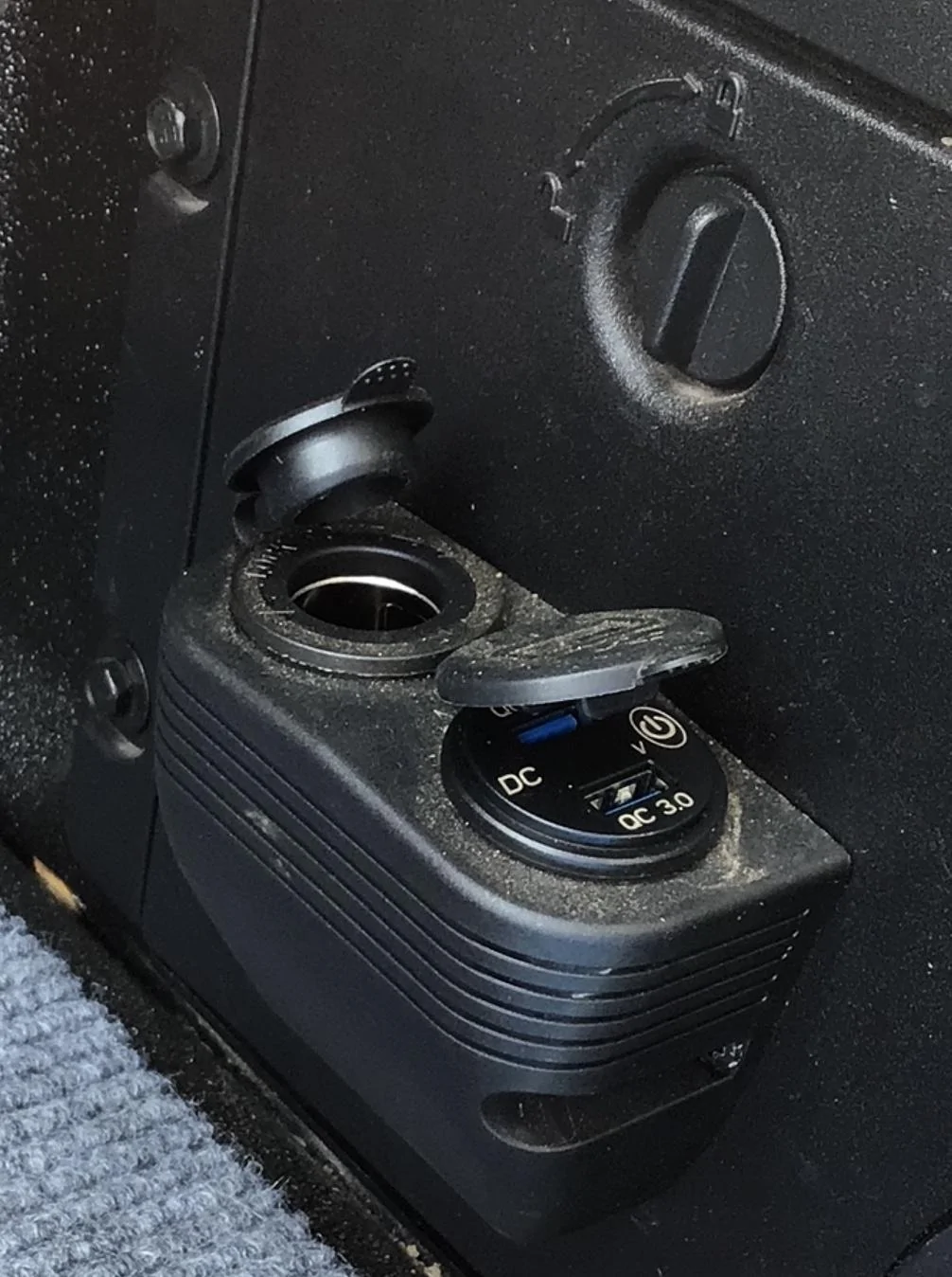 9 USB:12V Truck Bed Charging.webp
