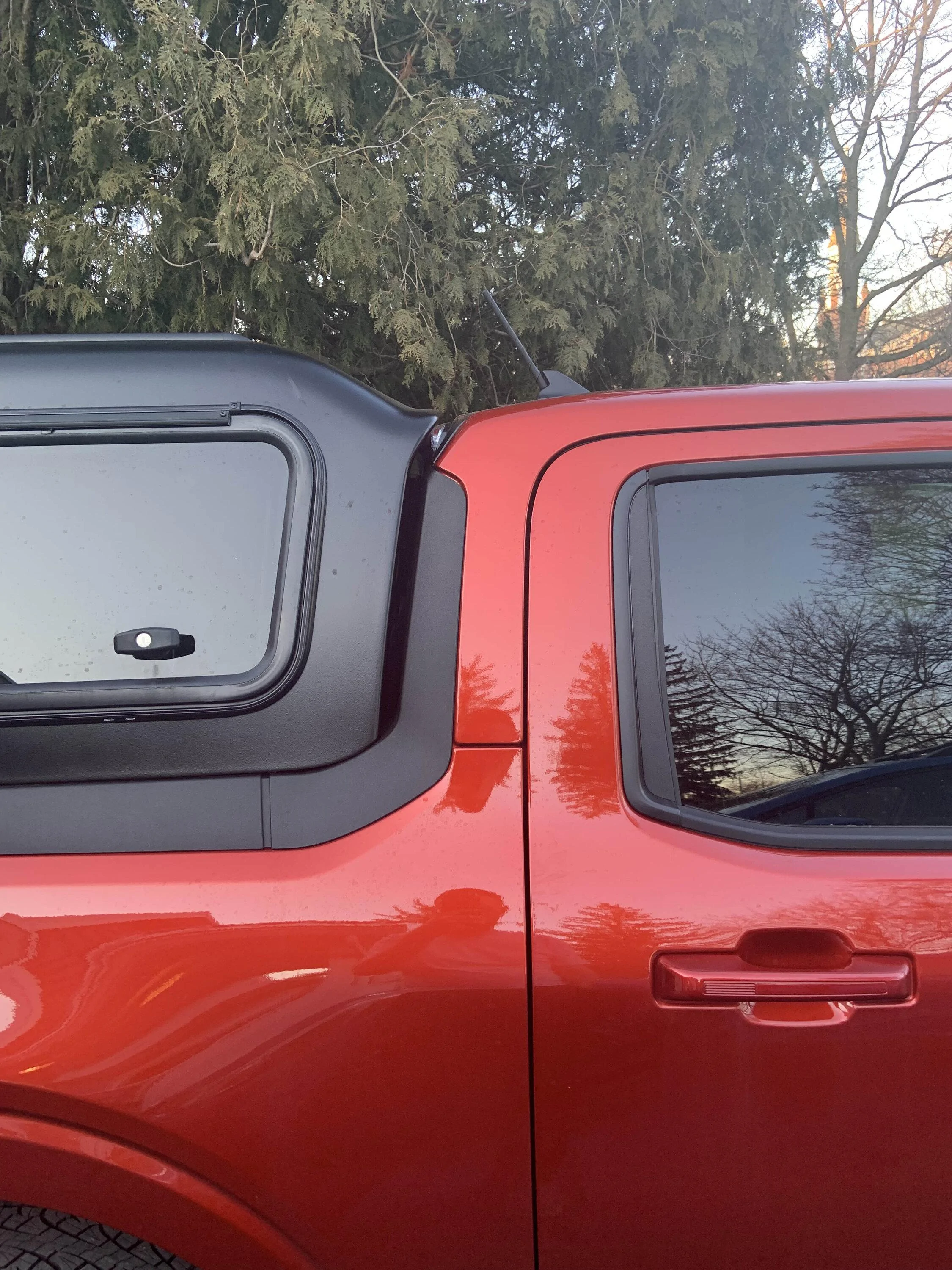 Ford Maverick Ranch Skyline Cap (topper) and BedRug installed on 2023 Lariat FX4 Profil