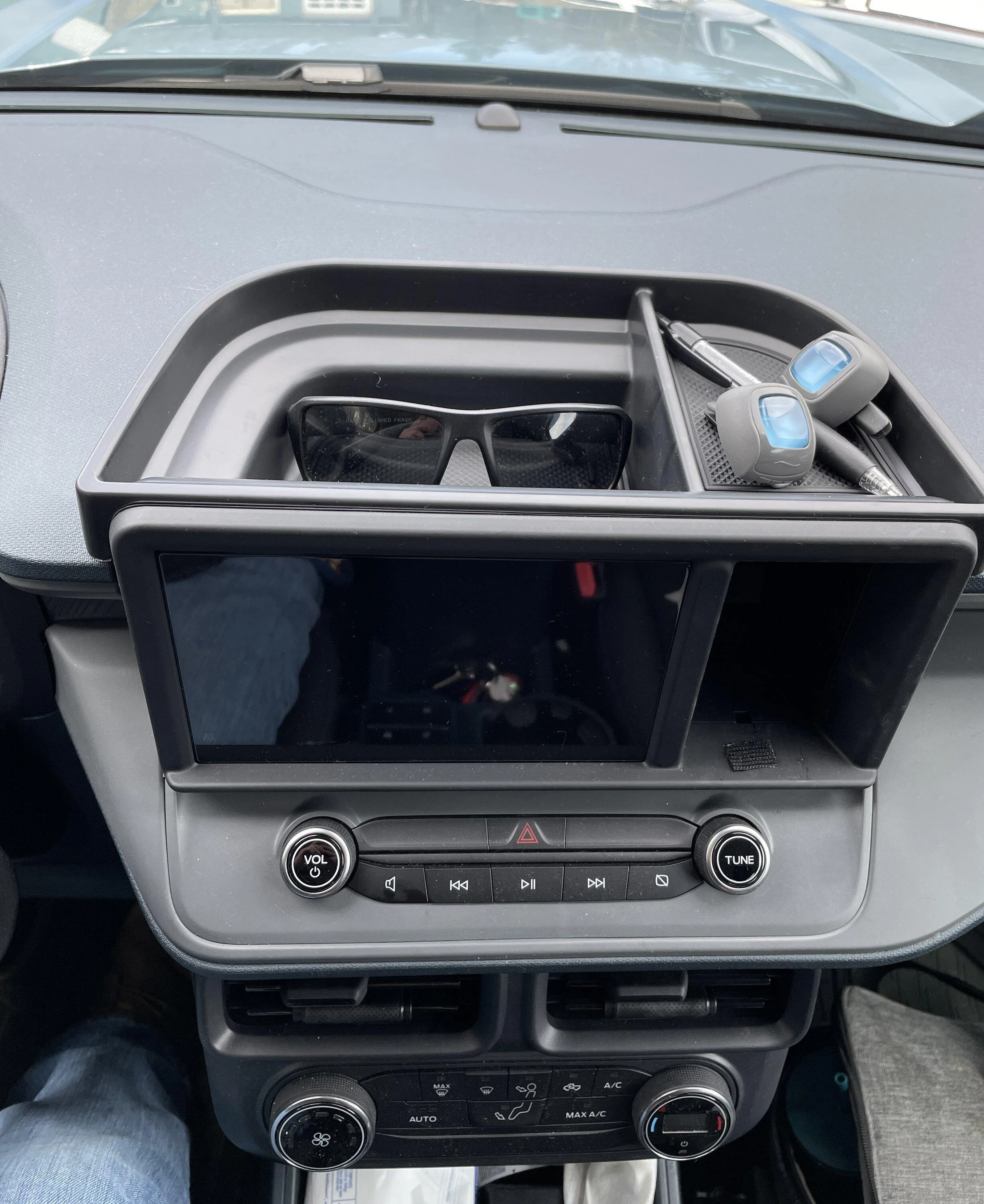 Ford Maverick Loving this front center console tray C1CEEB5C-FFA7-4B13-BE09-8C8D0FFBC8E1