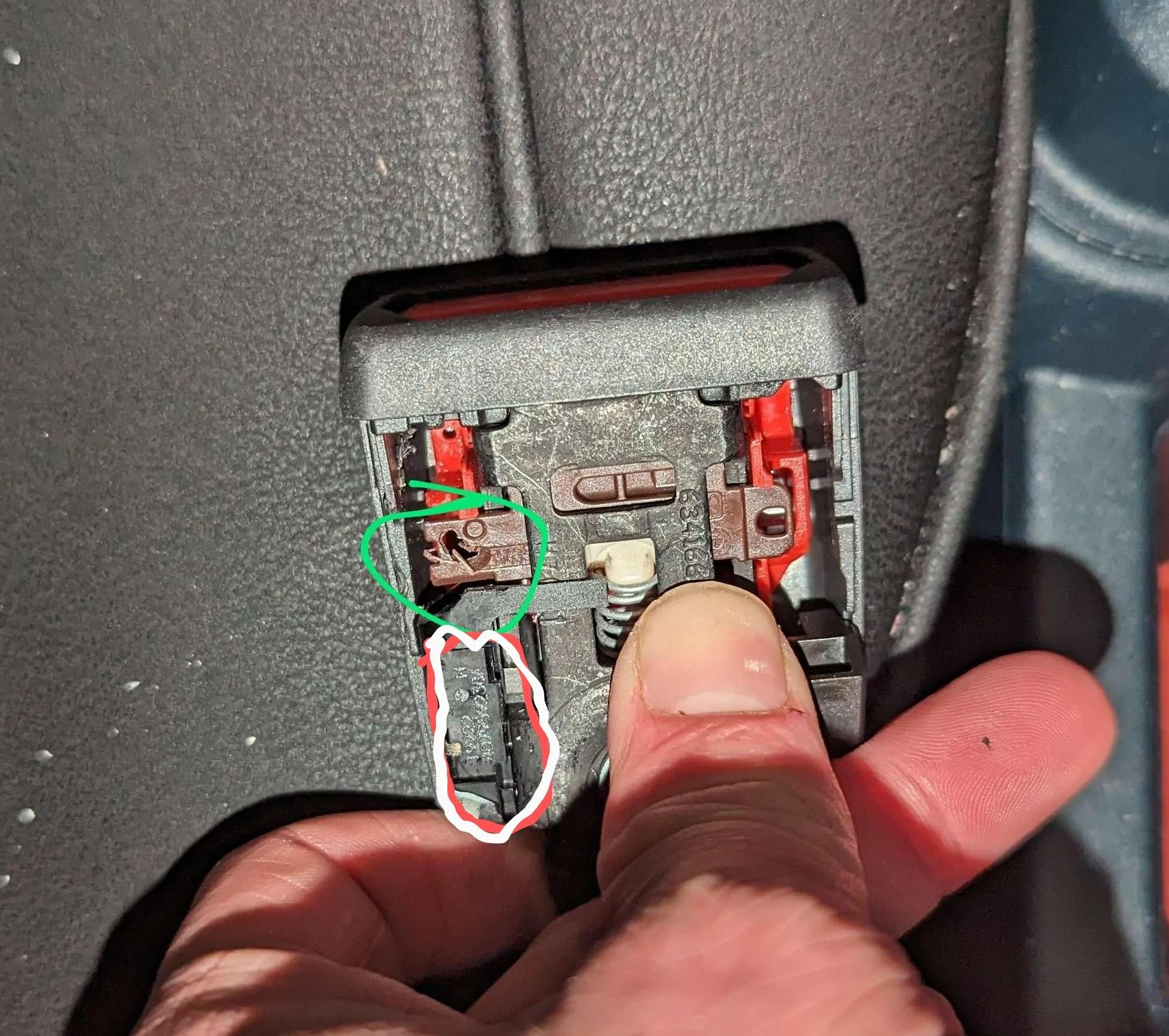 Ford Maverick Love my Maverick, but it's annoying to use for Uber PXL_20230327_2337437072~3
