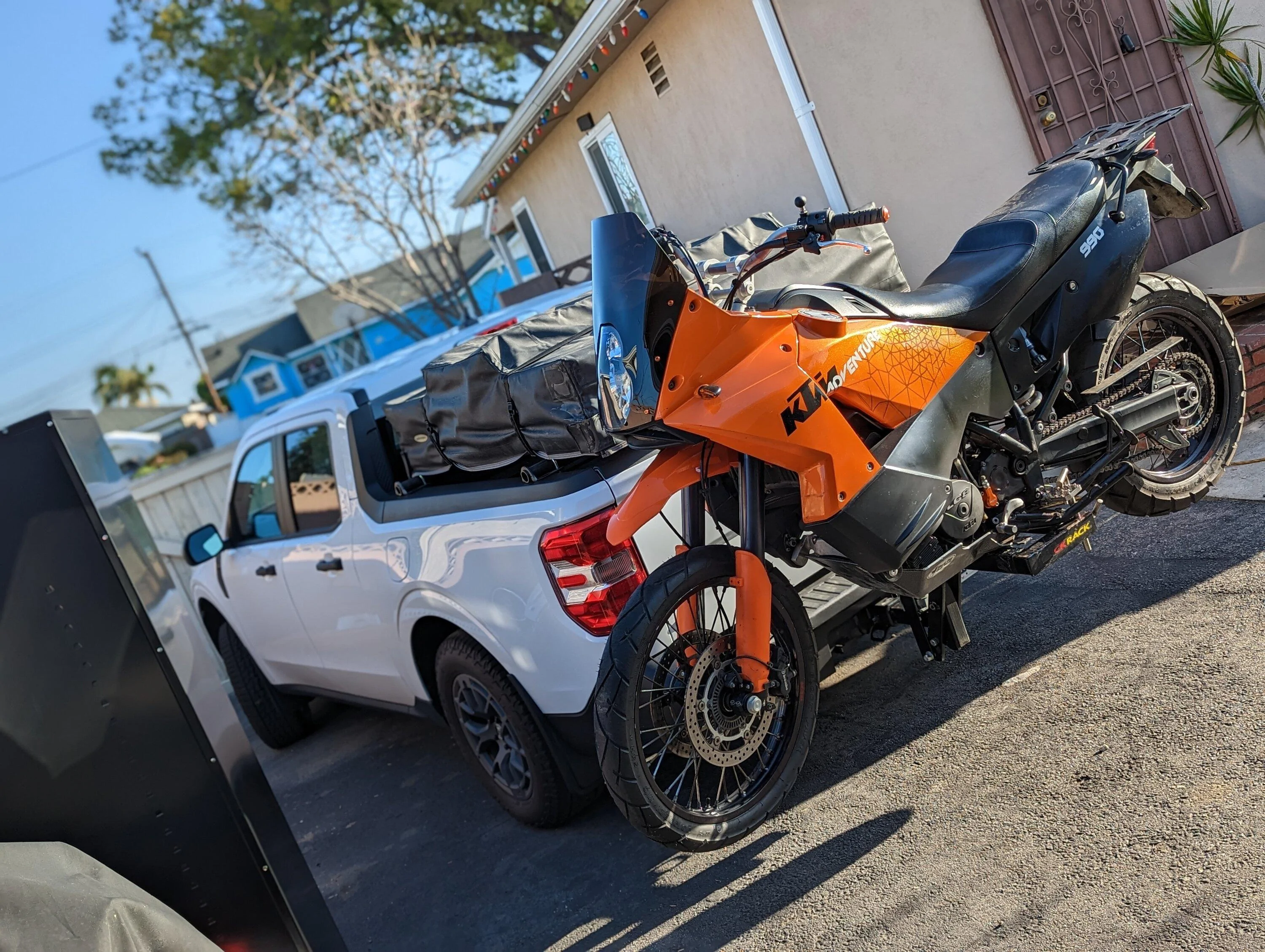 Ford Maverick Motorcycle on hitch carrier HEAVY WEIGHT test PXL_20230403_004320306.PORTRAIT