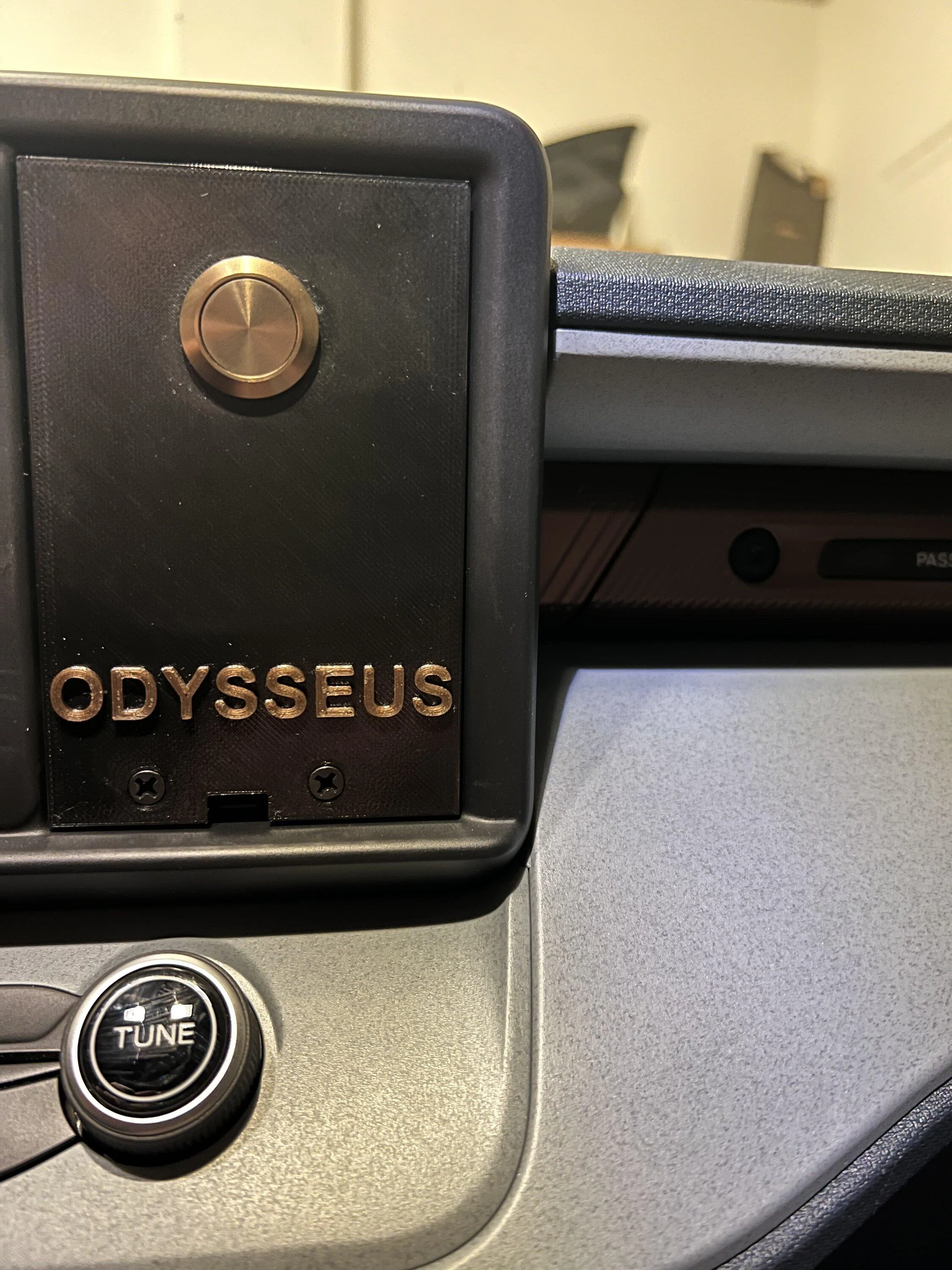 Ford Maverick Custom Garage Door Opener (Cubby) Solution B1006882-4E91-482C-B823-8FE4DD908A1D
