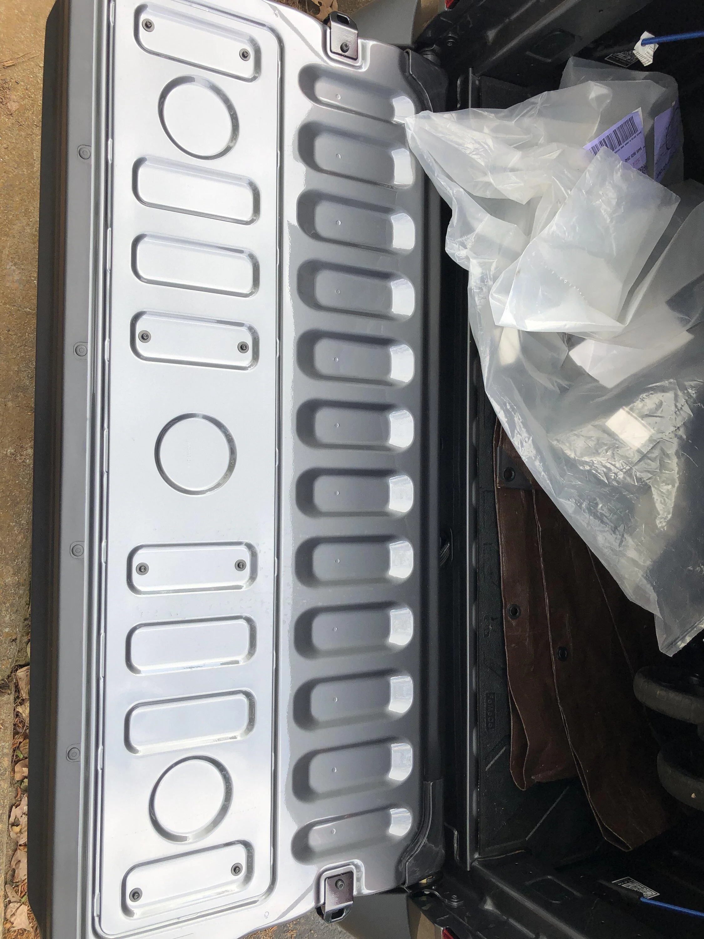 Ford Maverick Did Muslogy mud laps and tail gate liners add-on today tail gate without liner 