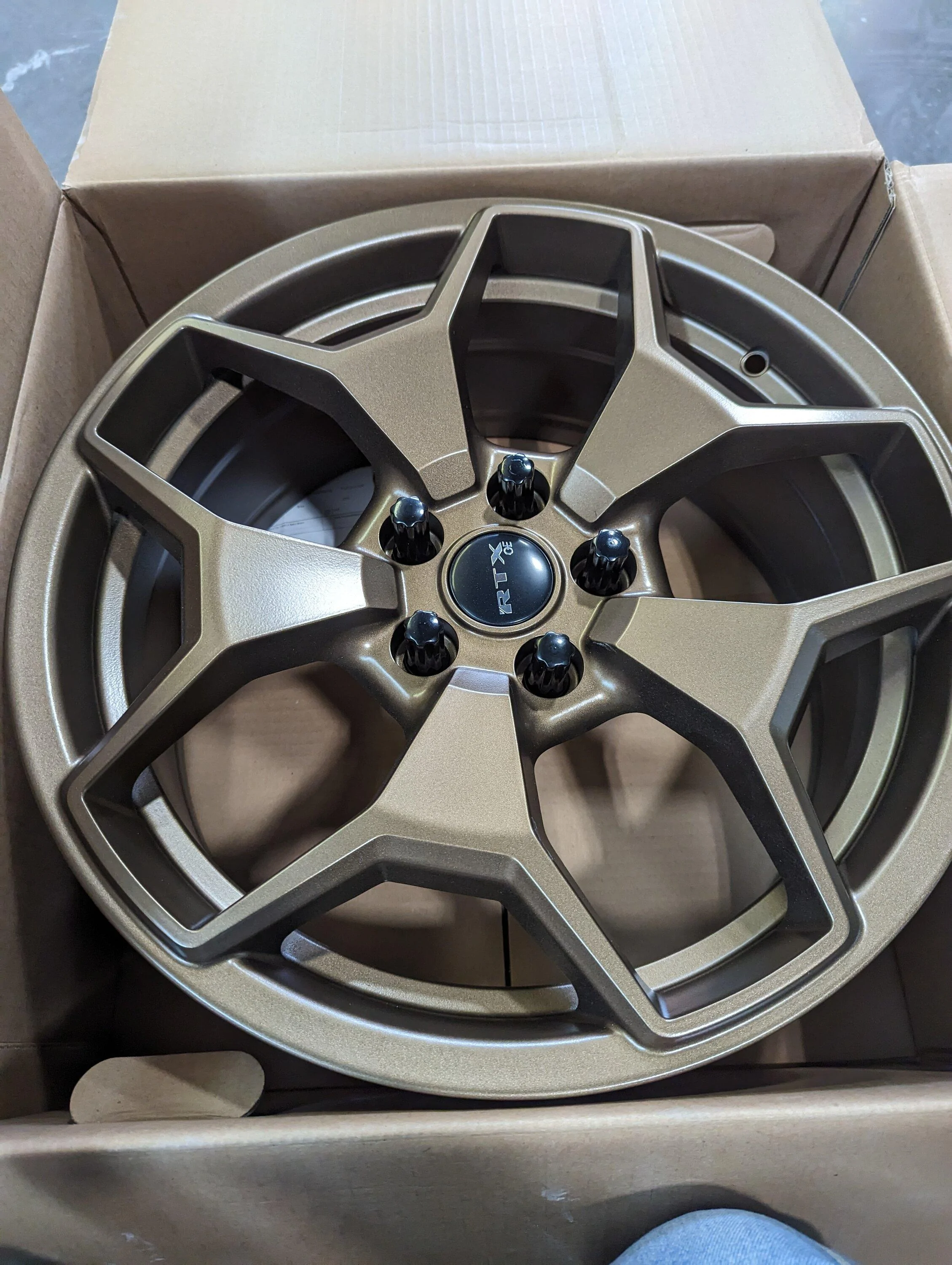 Ford Maverick Bronze painted 'fx4' wheels, RTX ranch PXL_20230410_200140607