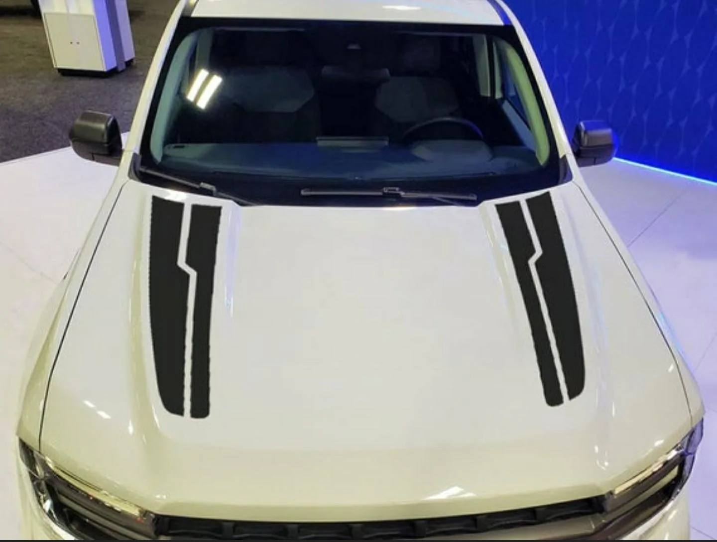 Ford Maverick Lighting bolt vs Hook line hood decal? Screenshot_20230414-054753__01__01