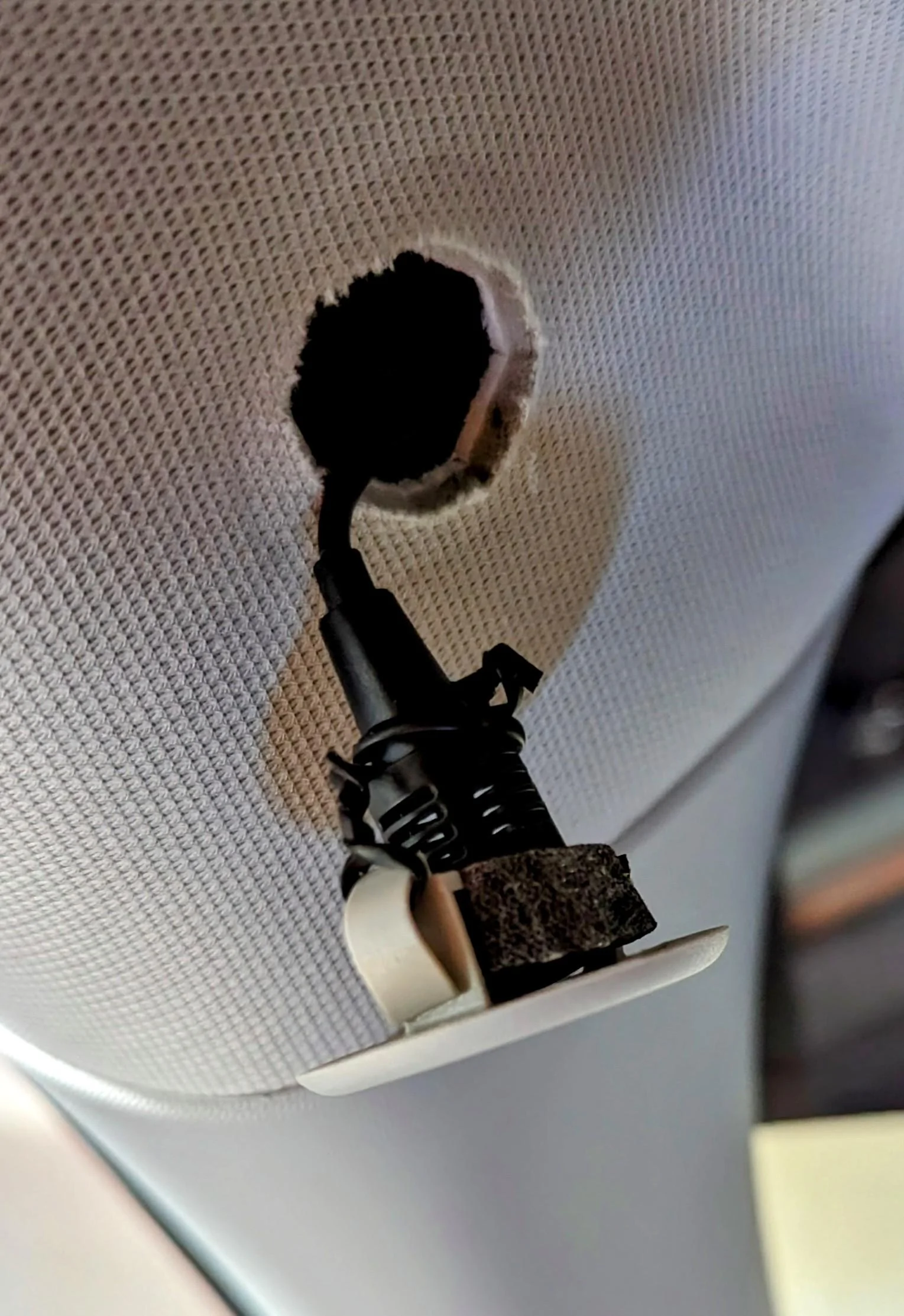 Ford Maverick Replaced microphone, quality is better PXL_20230416_140535256~2