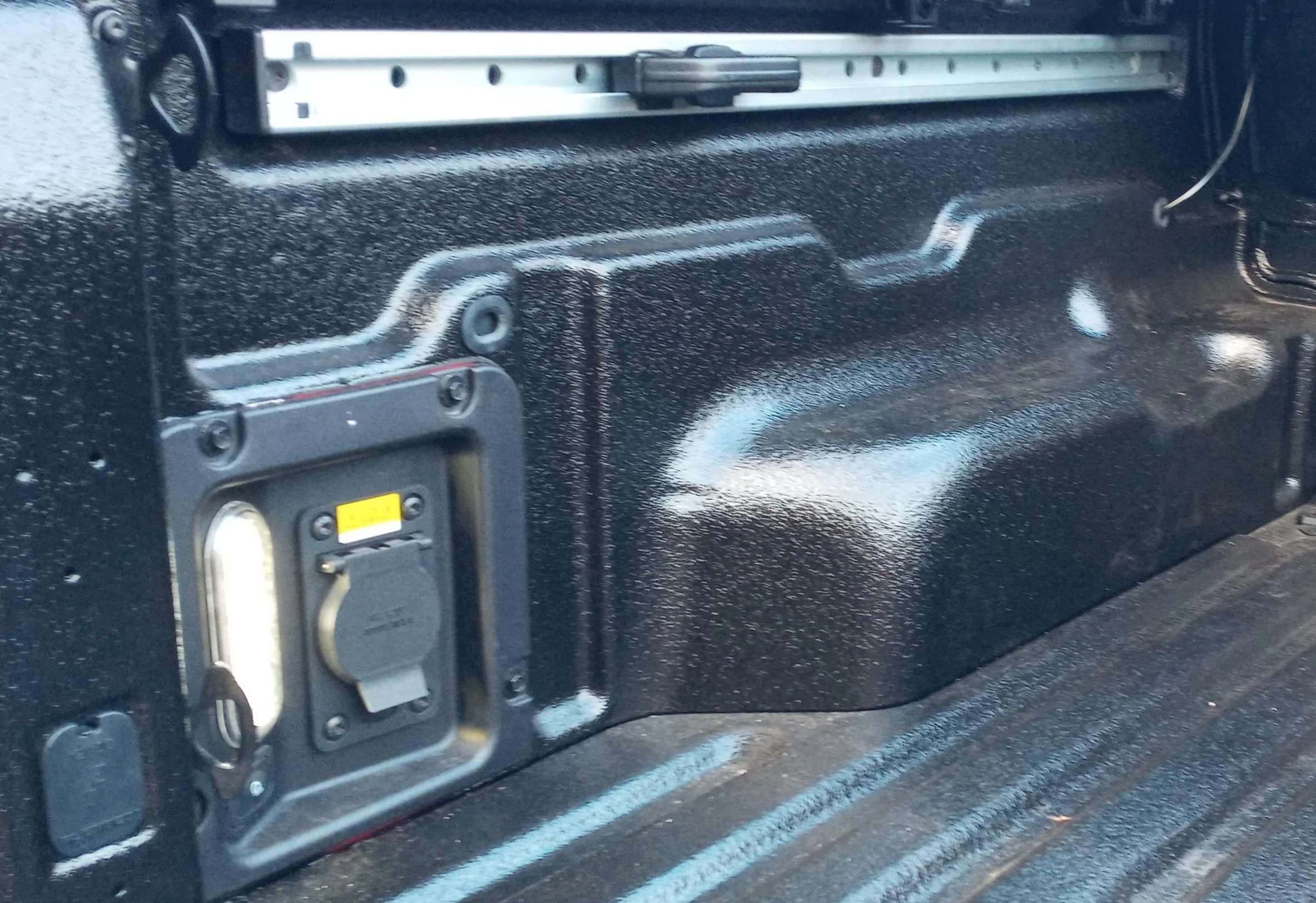 Ford Maverick Anyone install a hard trifold tonneau along with cargo management system? 20230323_185407_(1)