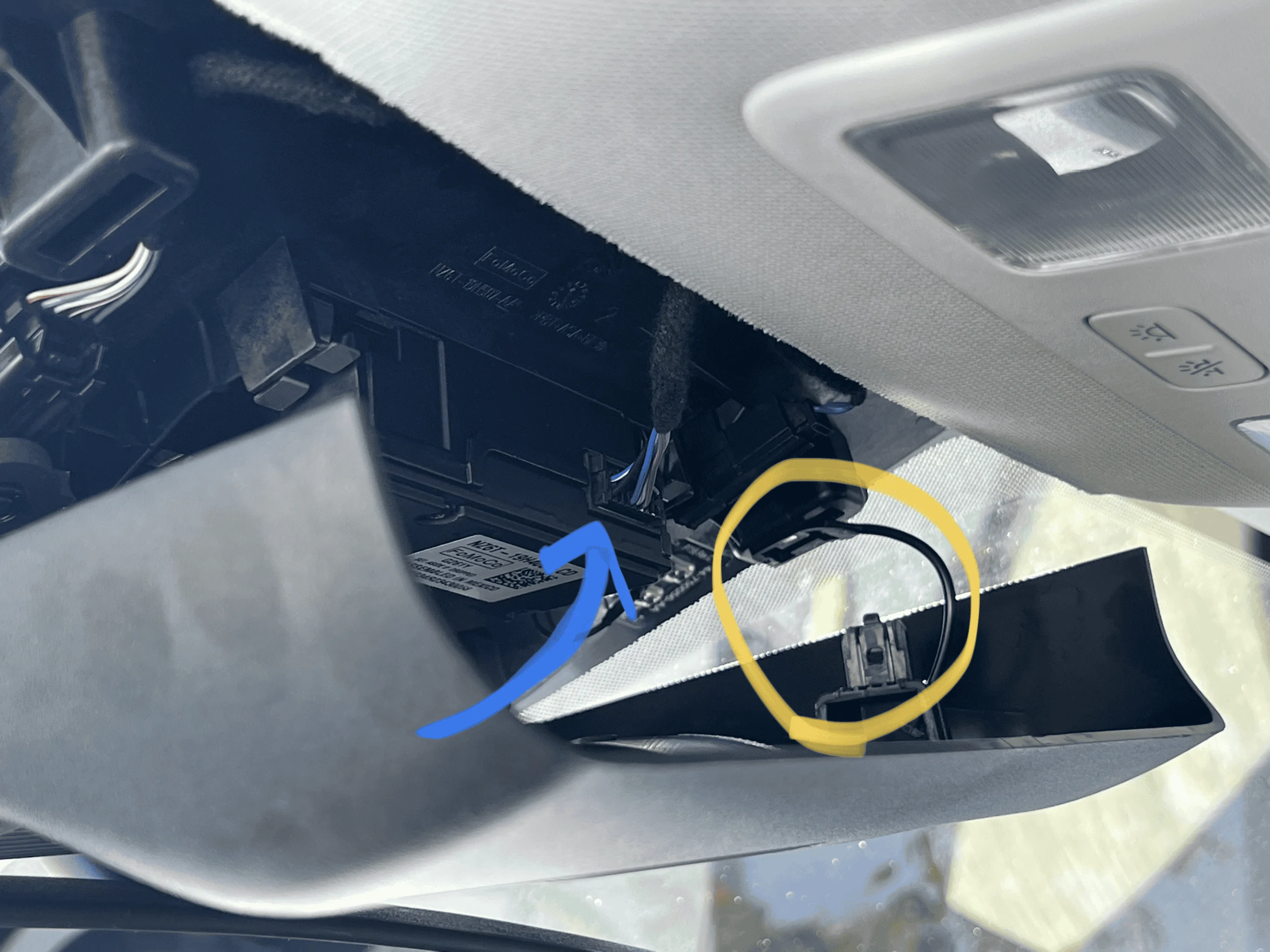 Ford Maverick Cheap auto-dimming, homelink mirror 1682306947695