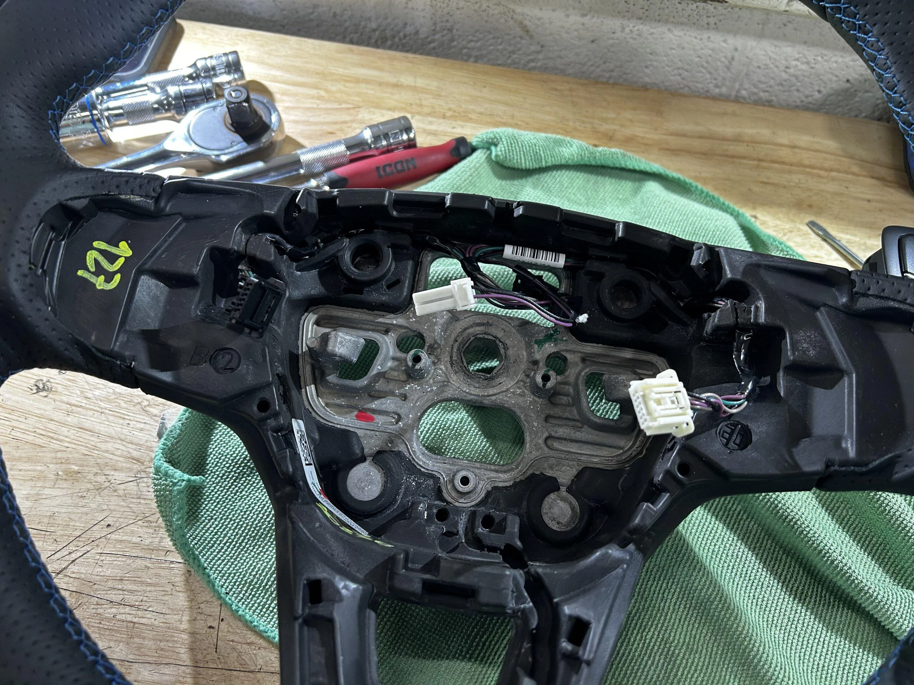 Ford Maverick DIY installation instructions for Mk8 Fiesta ST steering wheel in Maverick (step-by-step) IMG_7927