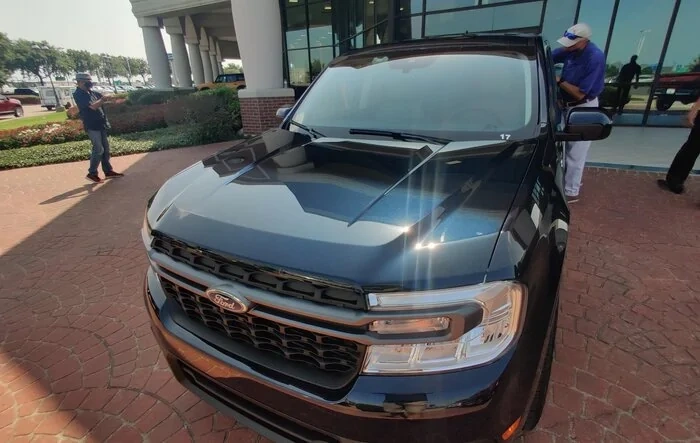 Alto Blue Maverick XLT FX4! + Black Wheels, Suspension, Undercarriage, Skid Plate, Glovebox, Rear Cupholders, Legroom