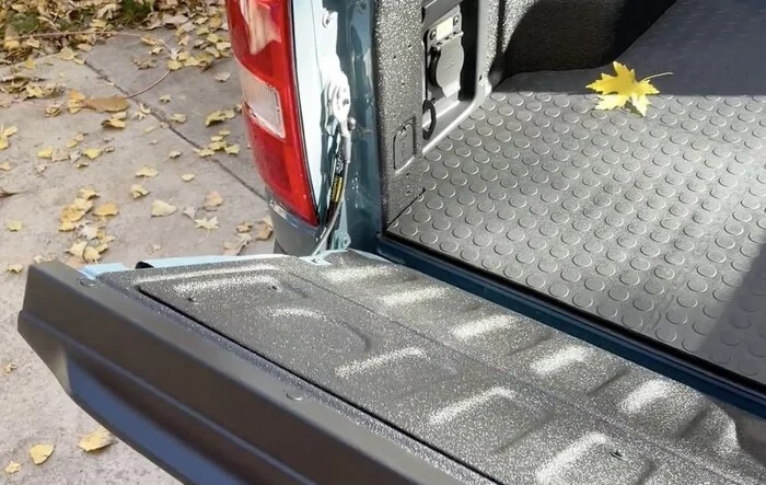 Tailgate Assist hydraulic struts & custom bed mat on 2022 Maverick [video]