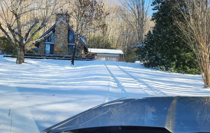 Ford Maverick > Jeep Wrangler in snow