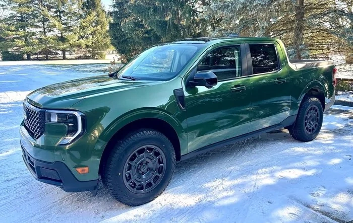 2025 Maverick Eruption Green BAP - Fifteen52 Metrix MX wheels + 245/65/17 Falken Wildpeak A/T Trail tires