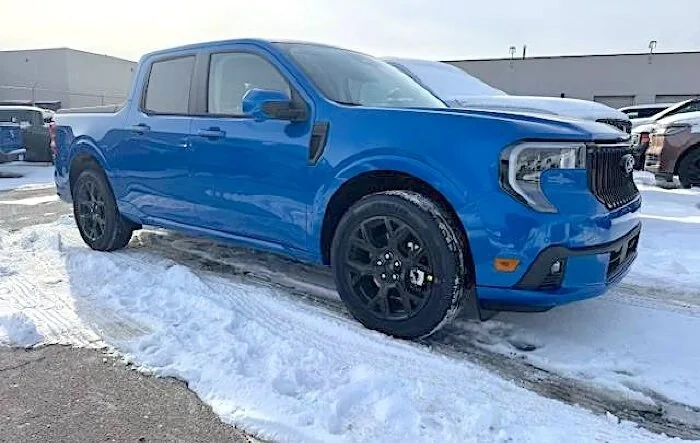 Maverick Lobo with Optional 19" Black Wheels