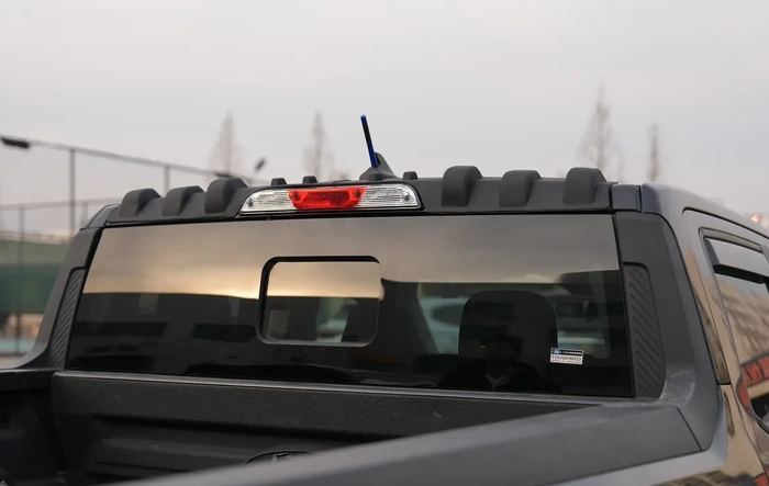 Upgrade your truck with our New Rear Cab Roof Protector! 🛡️💙