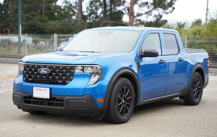 New member. Lowered 2025 Maverick Hybrid XL Velocity Blue Build, Konig Control Wheels, Mabett Fender Flares and Seat Covers.