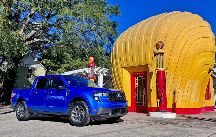 Photos of your road trippin' Maverick.