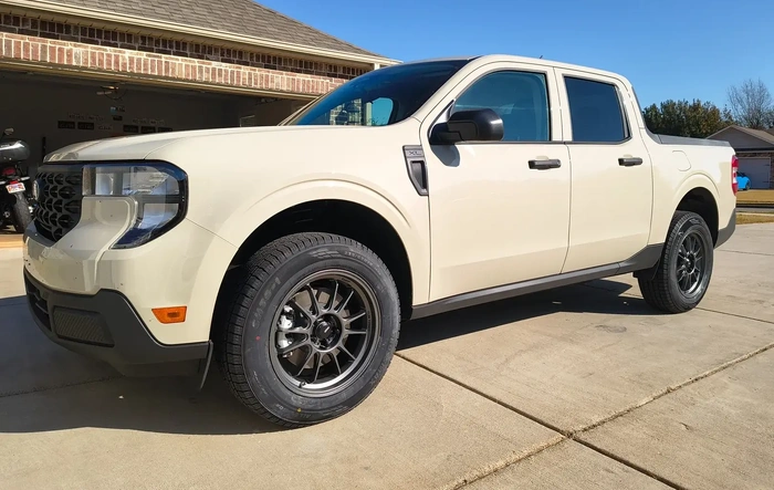 Konig Hypergram 18x8.5 + Crossmax CHTS-1 235/65R18 tires installed