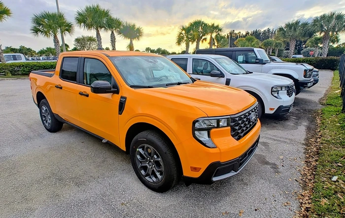 Orange Fury Metallic now arriving at dealers (first photos)