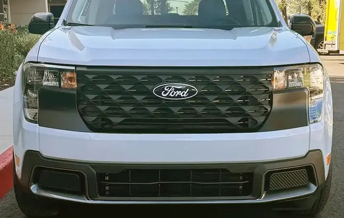 Improved the ugly front end on 2026 Maverick XLT w/ black wrap on 2025+ facelift bumper